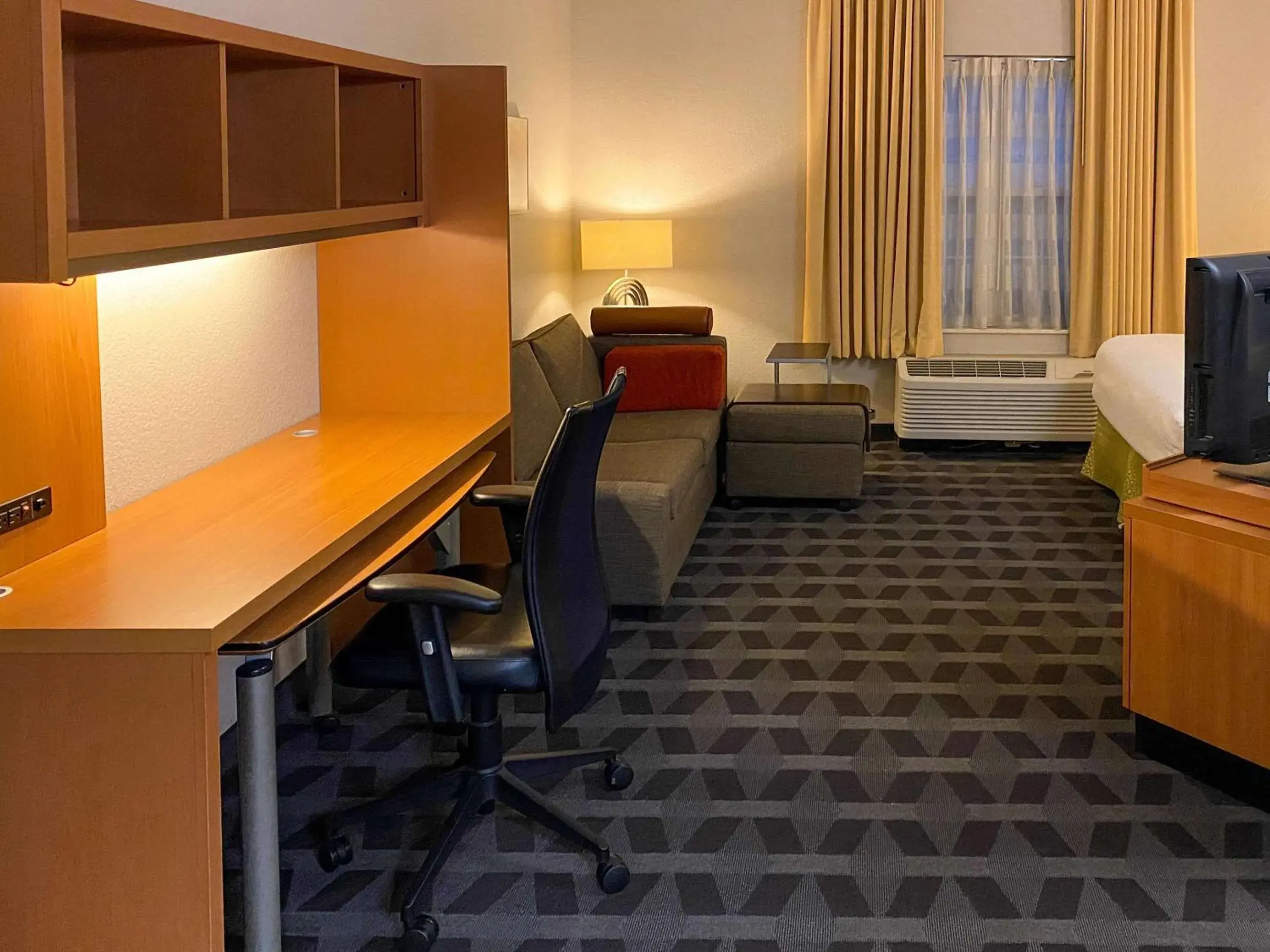 Bedroom, Bed in MainStay Suites Middleburg Heights Cleveland Airport Bedroom, Bed in MainStay Suites Middleburg Heights Cleveland Airport