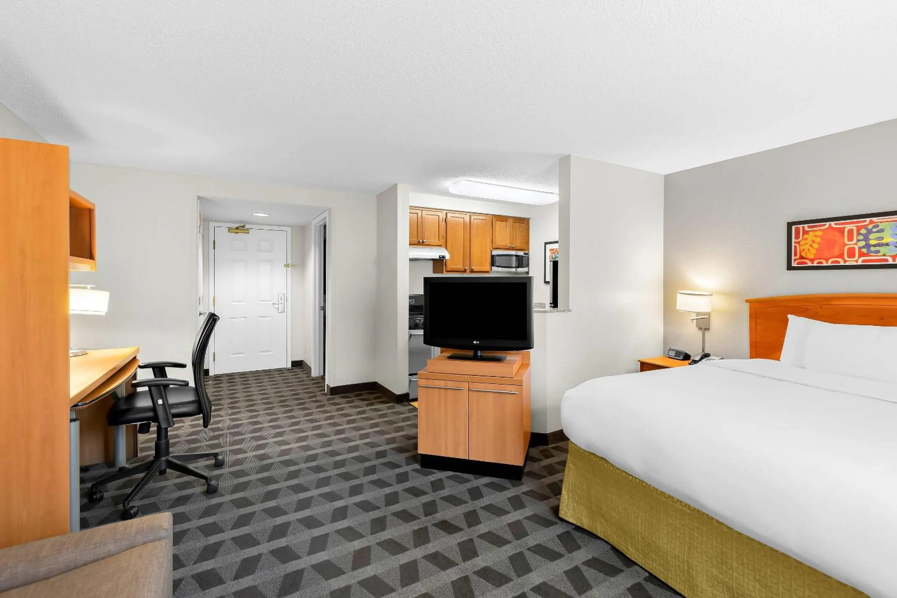 Bedroom, Bed in MainStay Suites Middleburg Heights Cleveland Airport