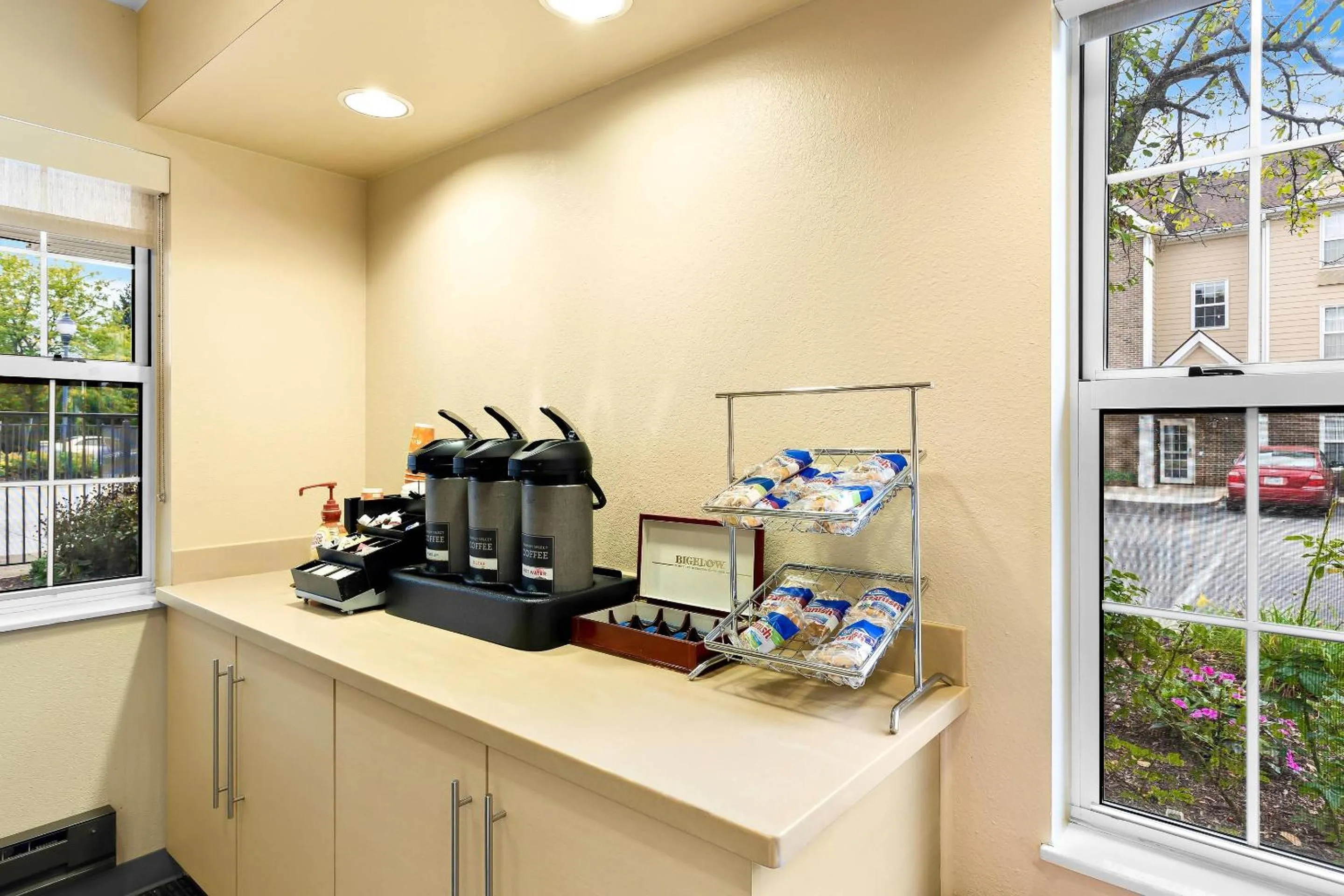 Lobby or reception in MainStay Suites Middleburg Heights Cleveland Airport