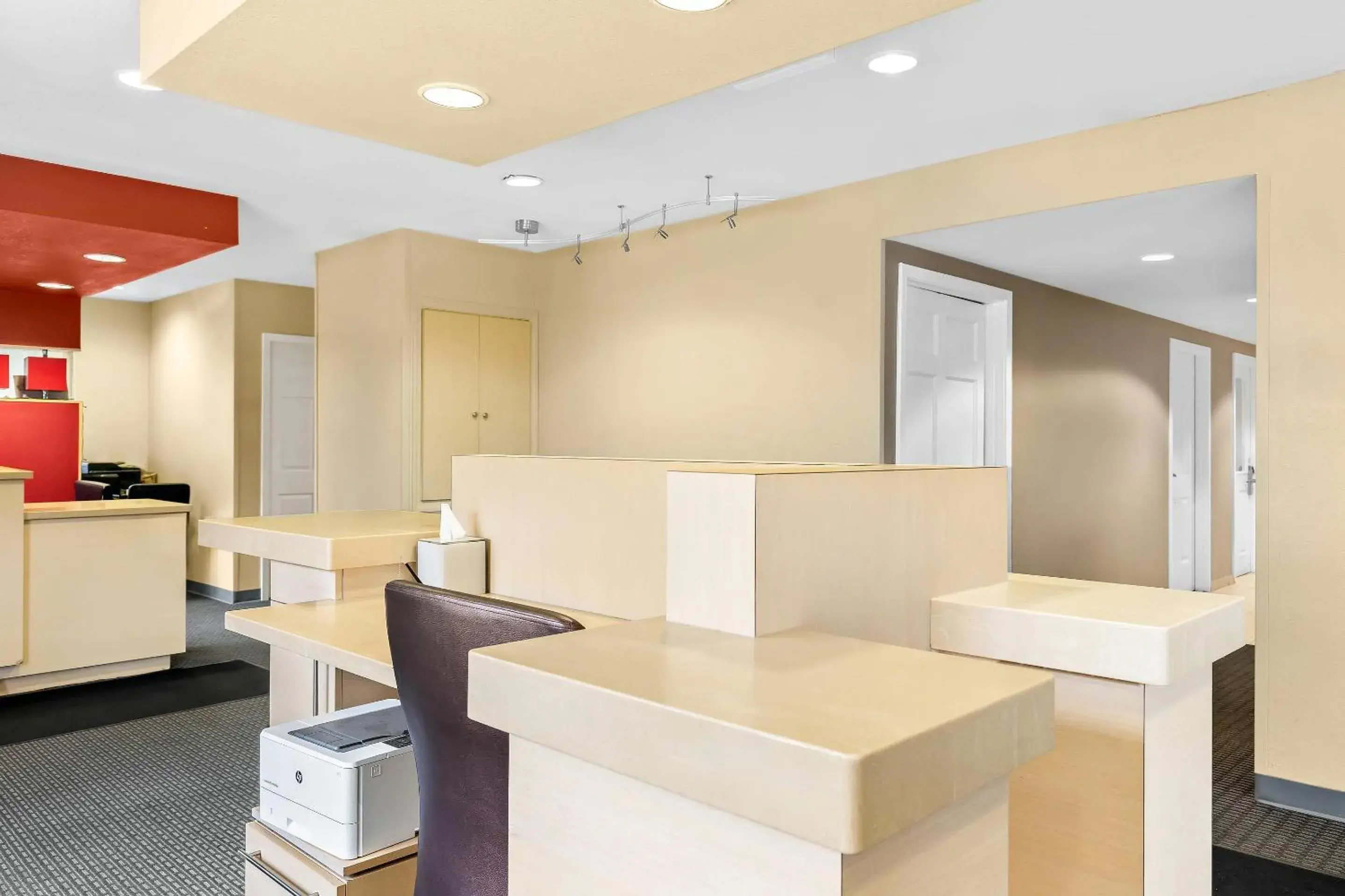 Lobby or reception in MainStay Suites Middleburg Heights Cleveland Airport Lobby or reception in MainStay Suites Middleburg Heights Cleveland Airport