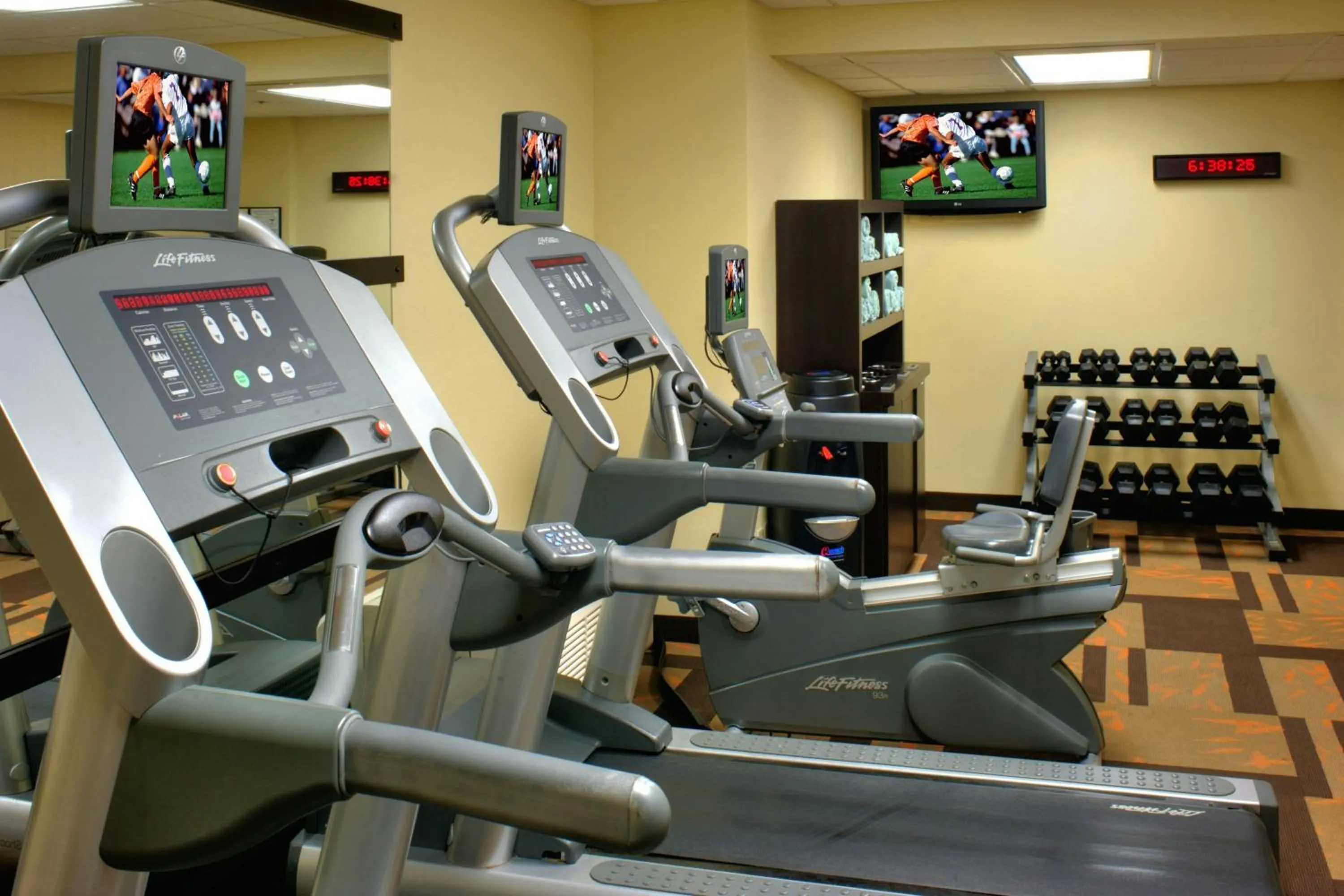 Fitness centre/facilities in Courtyard Columbus Worthington
