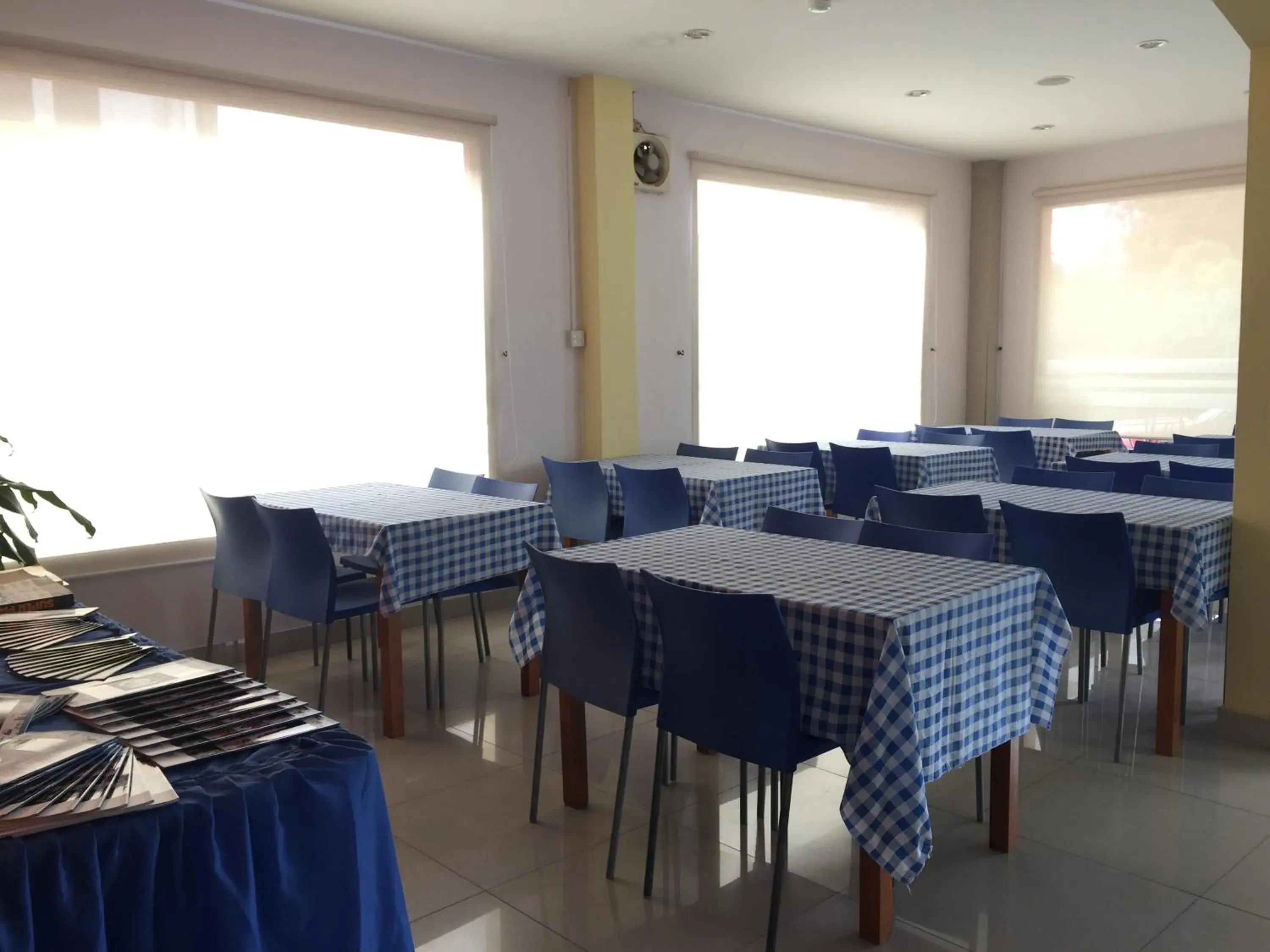 Lounge or bar in Raja Inn Lounge or bar in Raja Inn