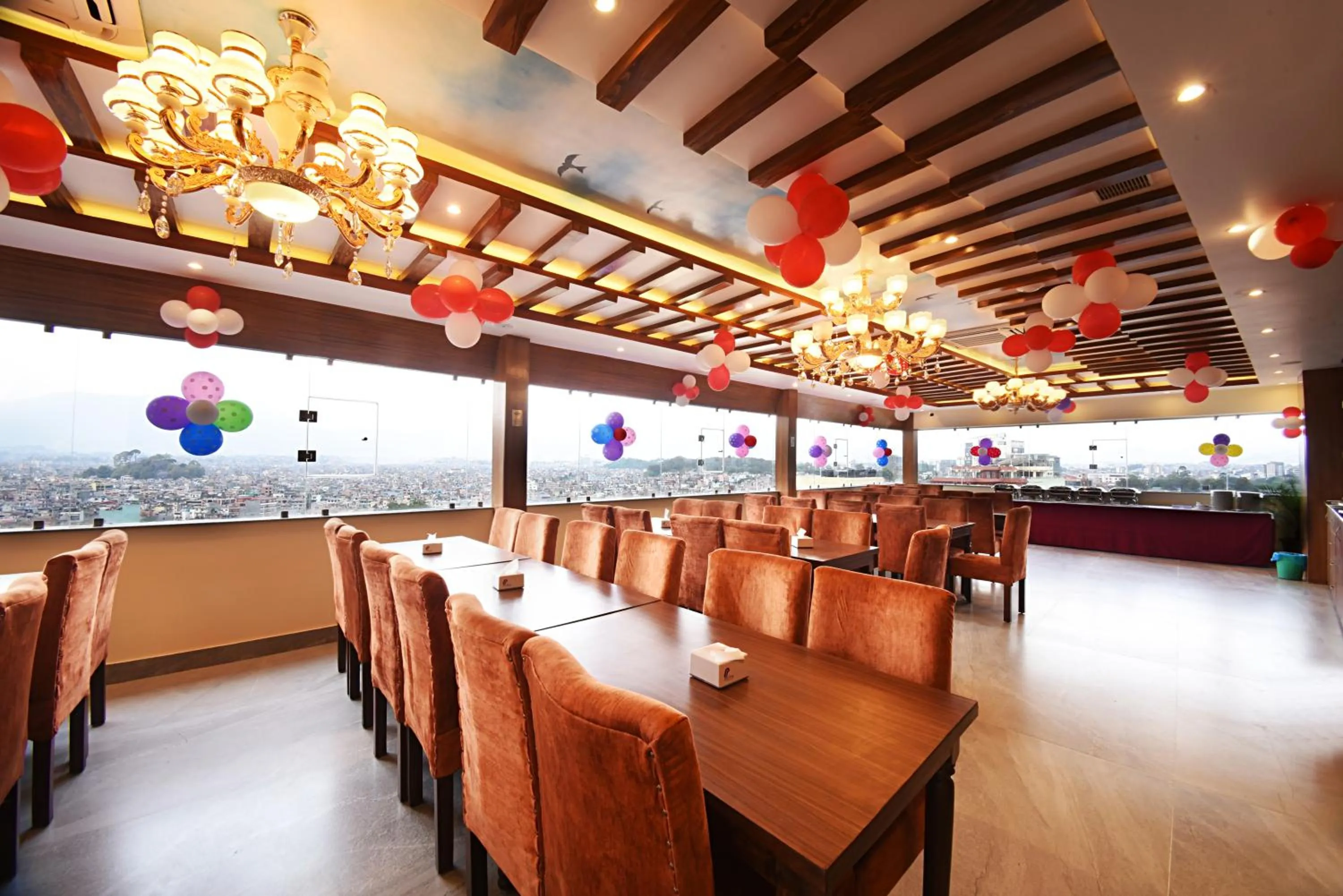 Restaurant/places to eat in Hotel Thamel Park