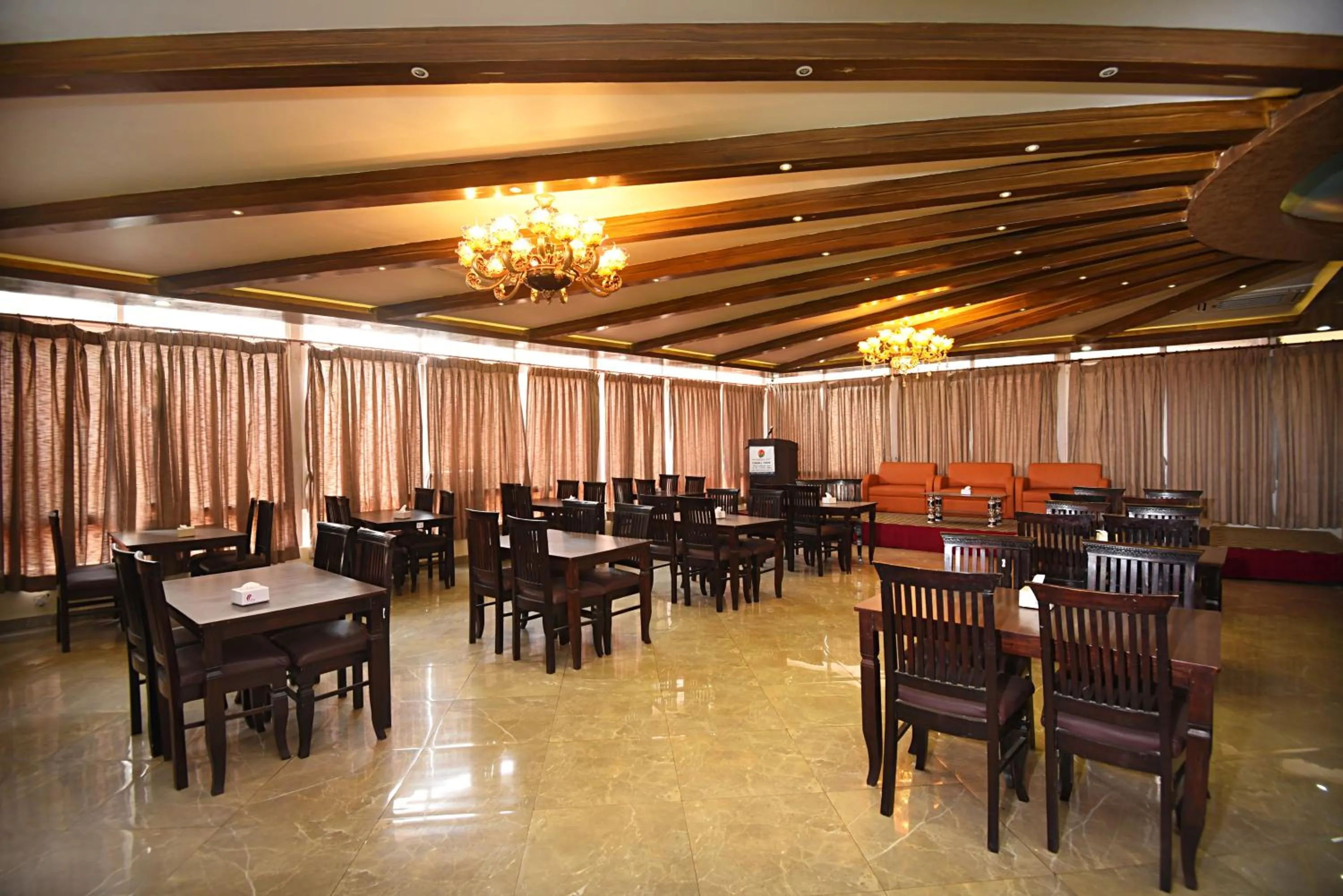 Restaurant/places to eat in Hotel Thamel Park