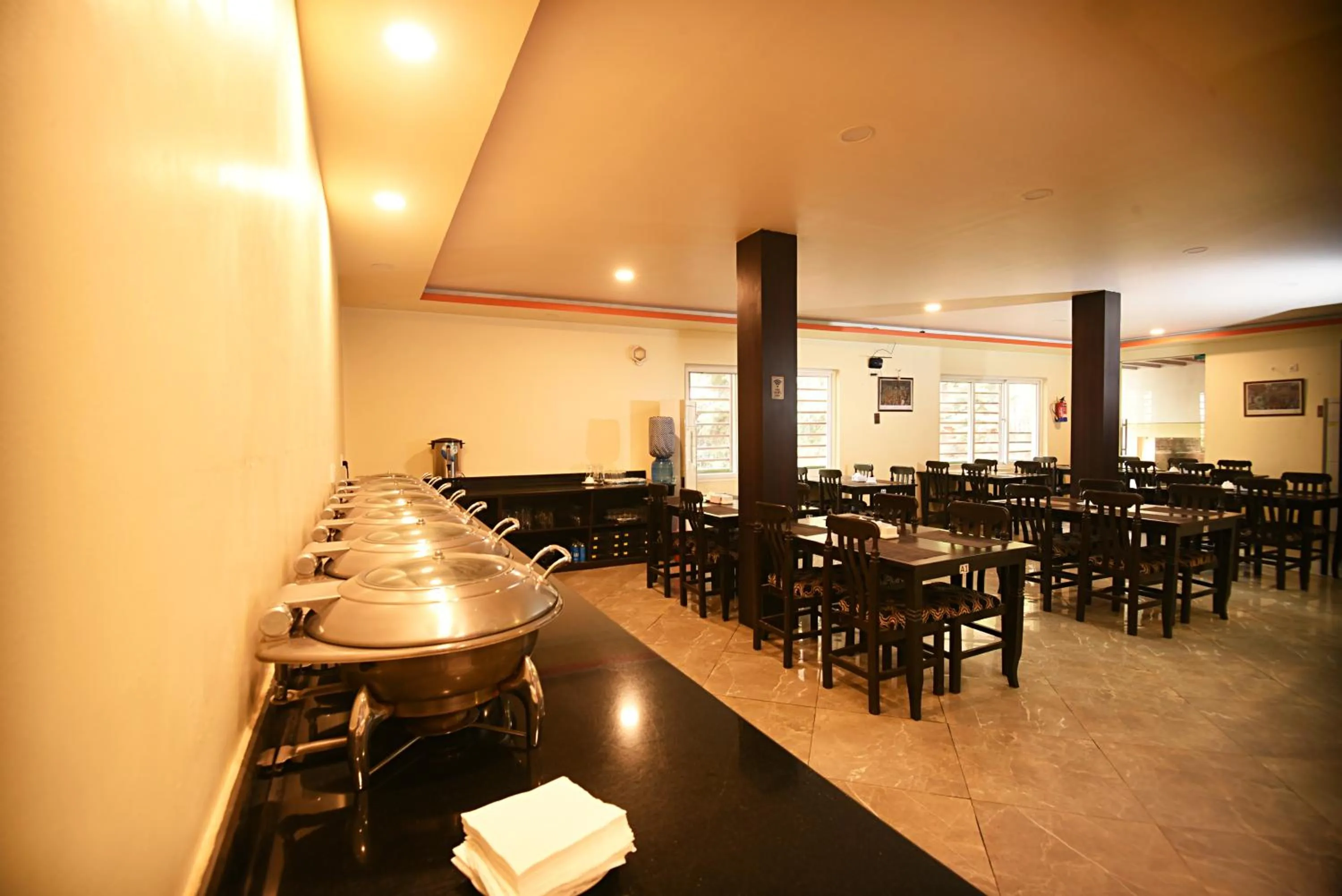 Restaurant/places to eat in Hotel Thamel Park