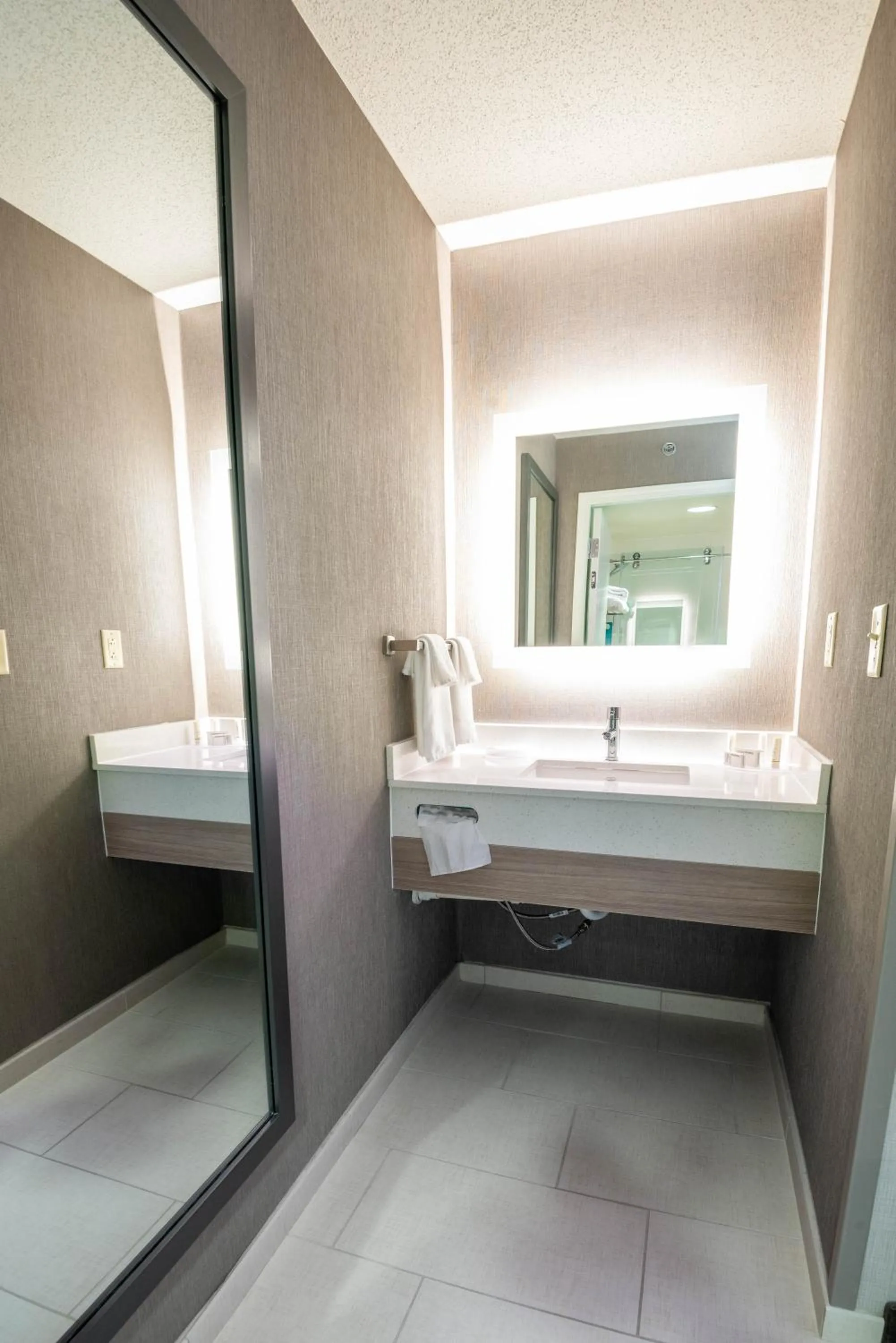 View (from property/room), Bed in SpringHill Suites Columbus Airport Gahanna