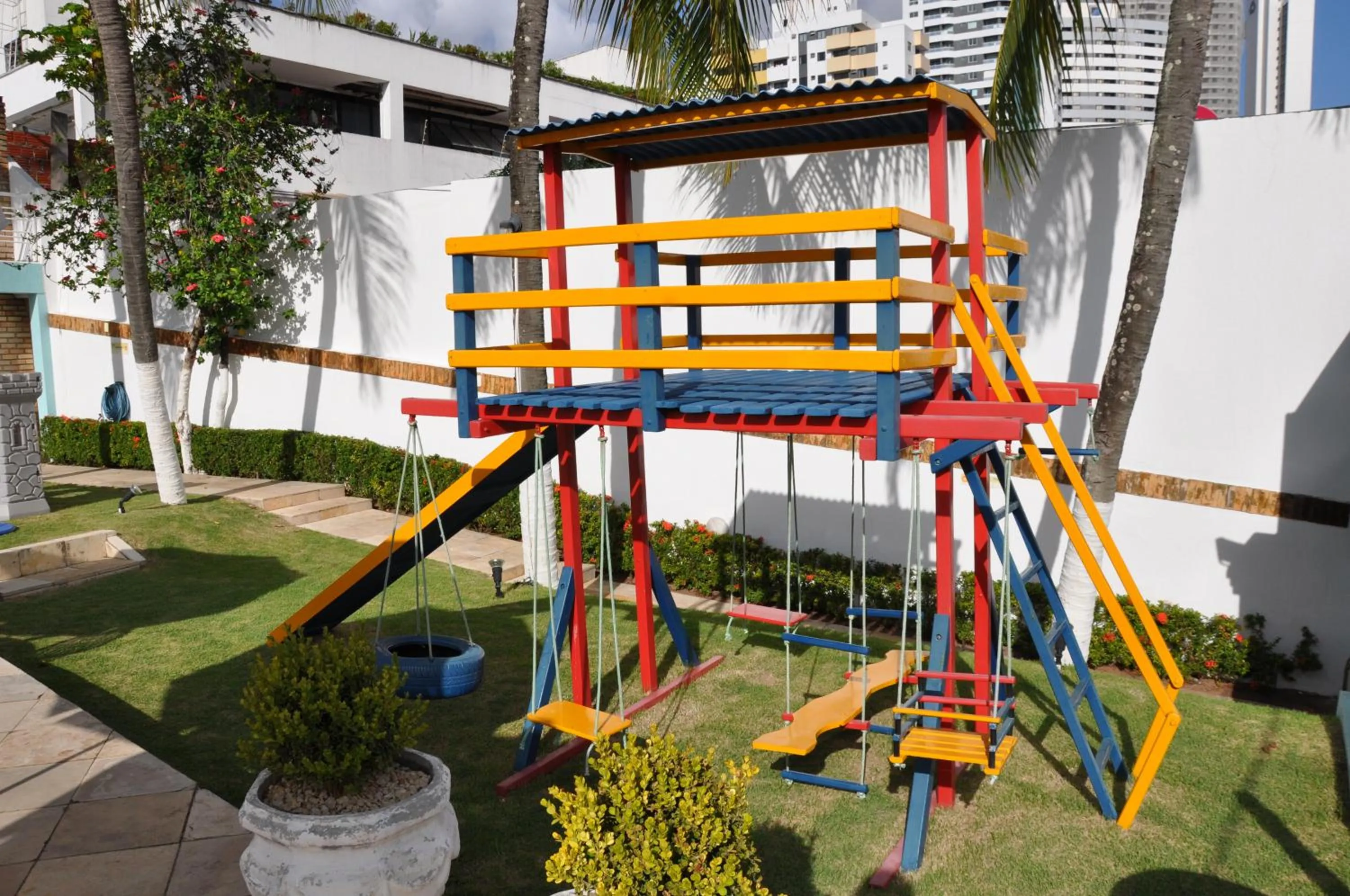 Area and facilities in Alimar Hotel