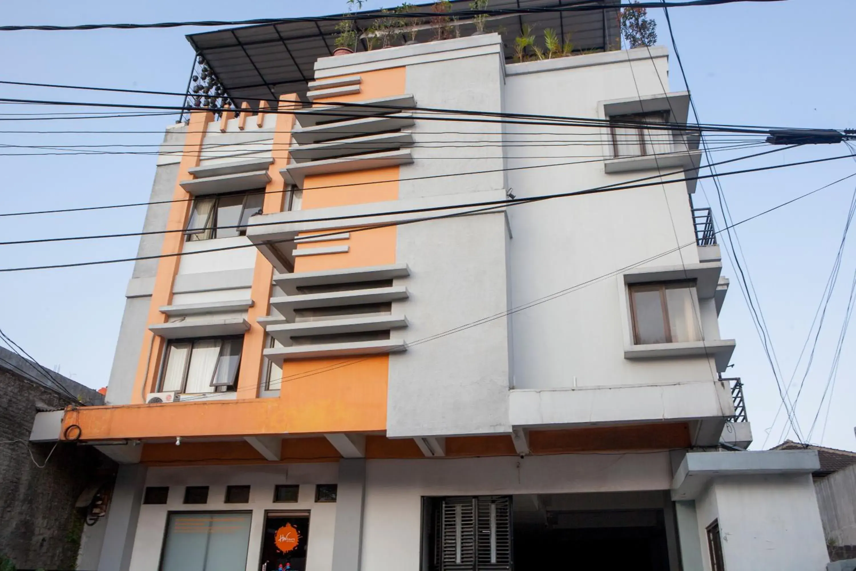 Facade/entrance in RedDoorz near Telkom Corporate University Facade/entrance in RedDoorz near Telkom Corporate University