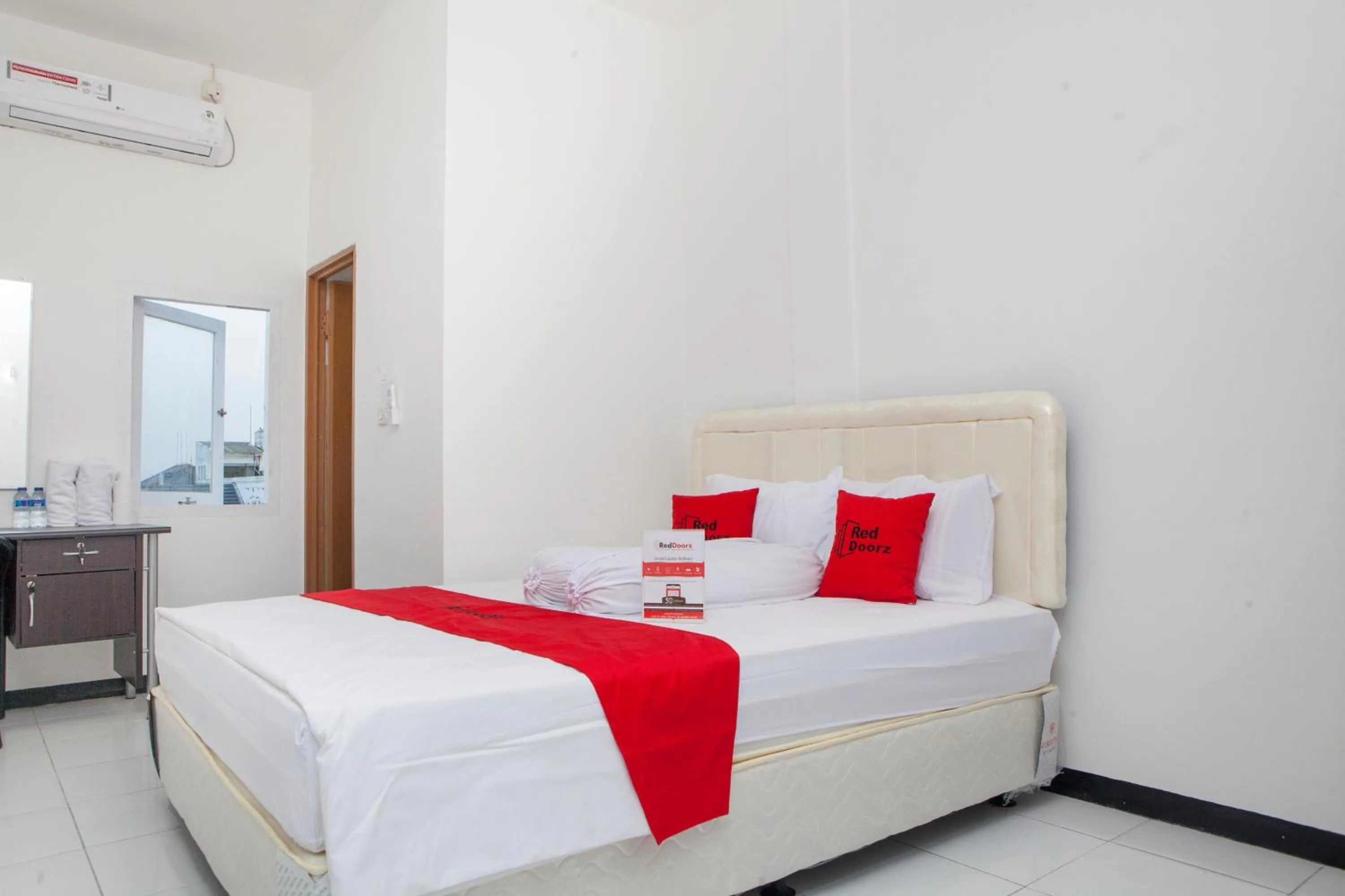 Bedroom, Bed in RedDoorz near Telkom Corporate University