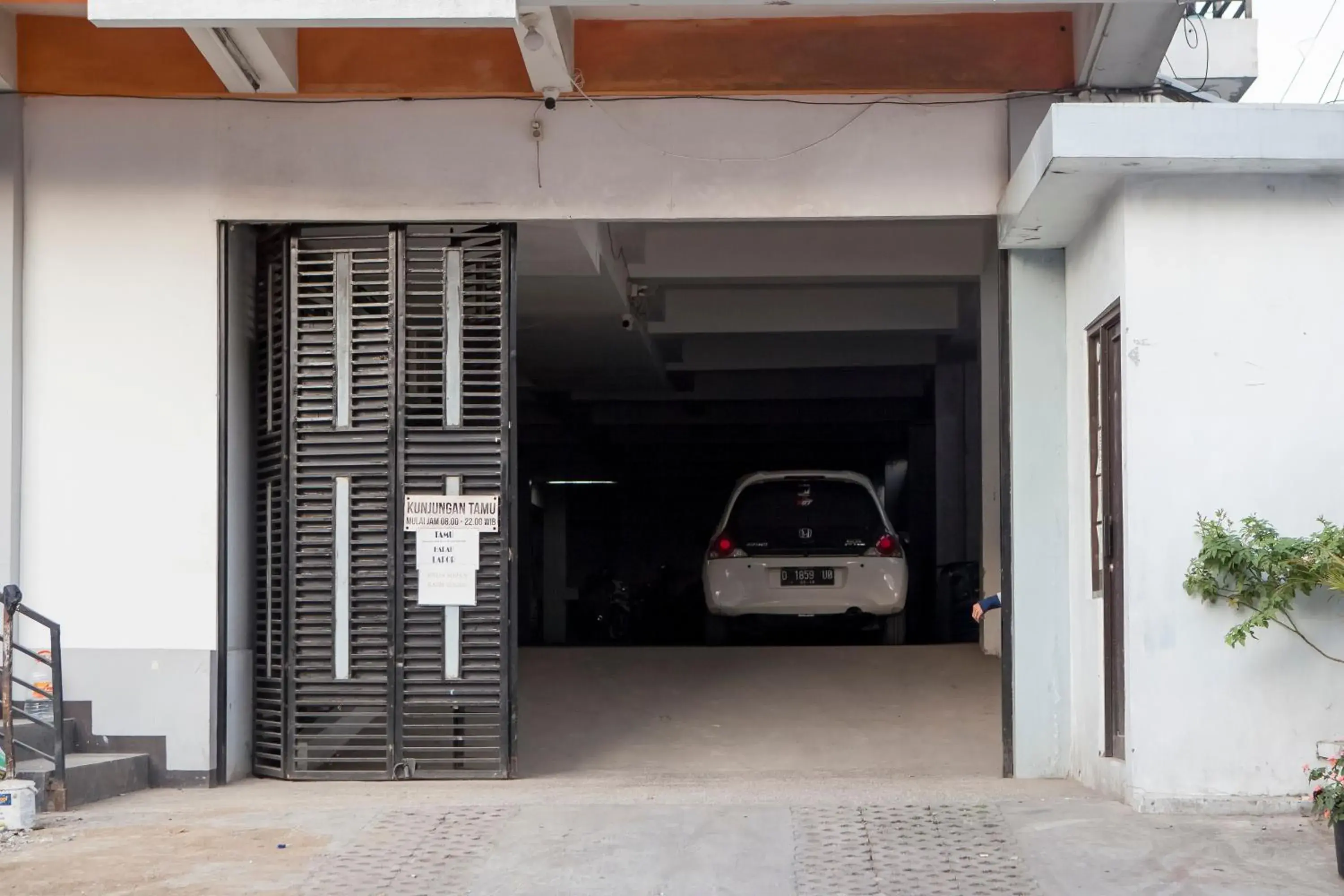 Facade/entrance in RedDoorz near Telkom Corporate University Facade/entrance in RedDoorz near Telkom Corporate University