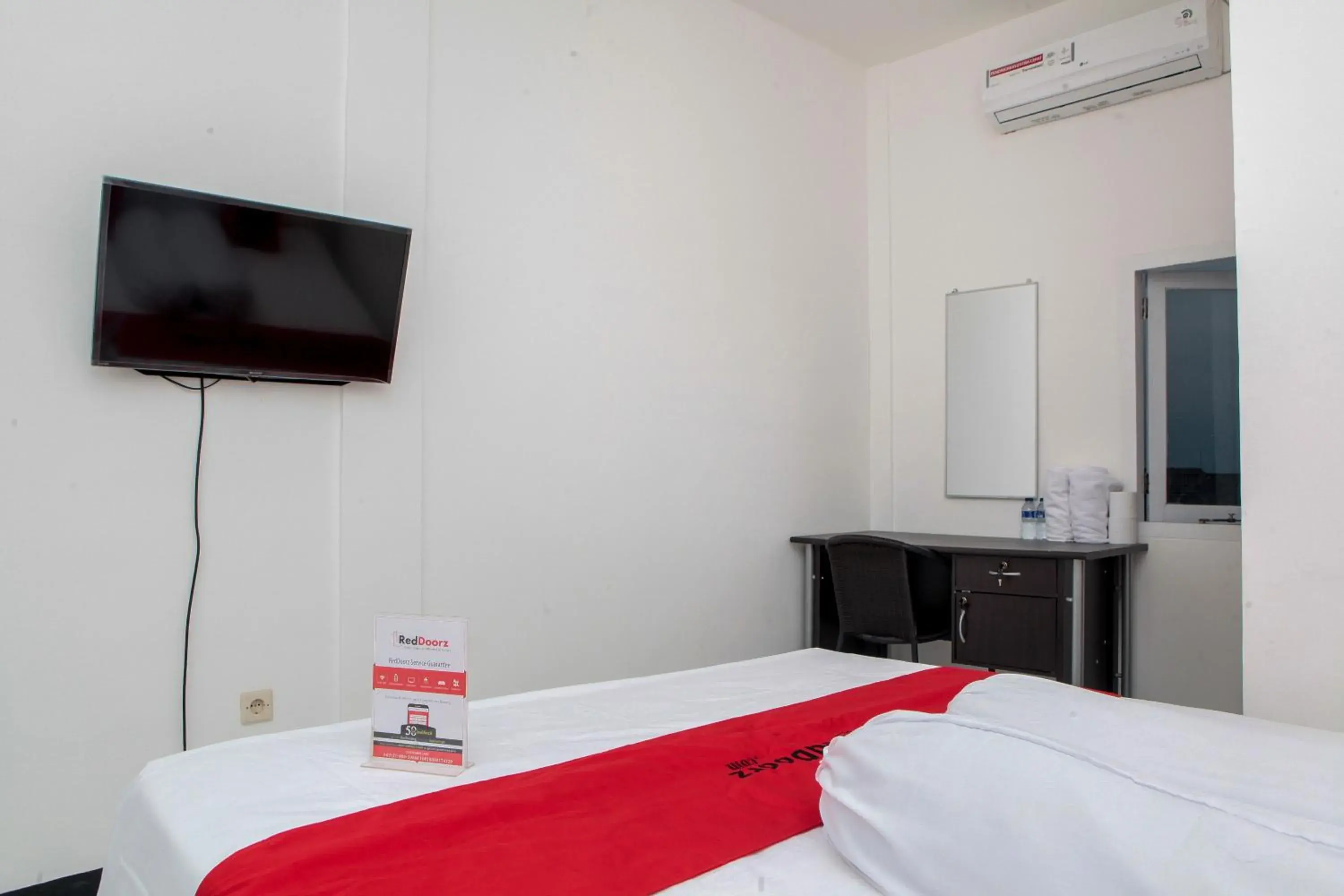 Bedroom, Bed in RedDoorz near Telkom Corporate University Bedroom, Bed in RedDoorz near Telkom Corporate University