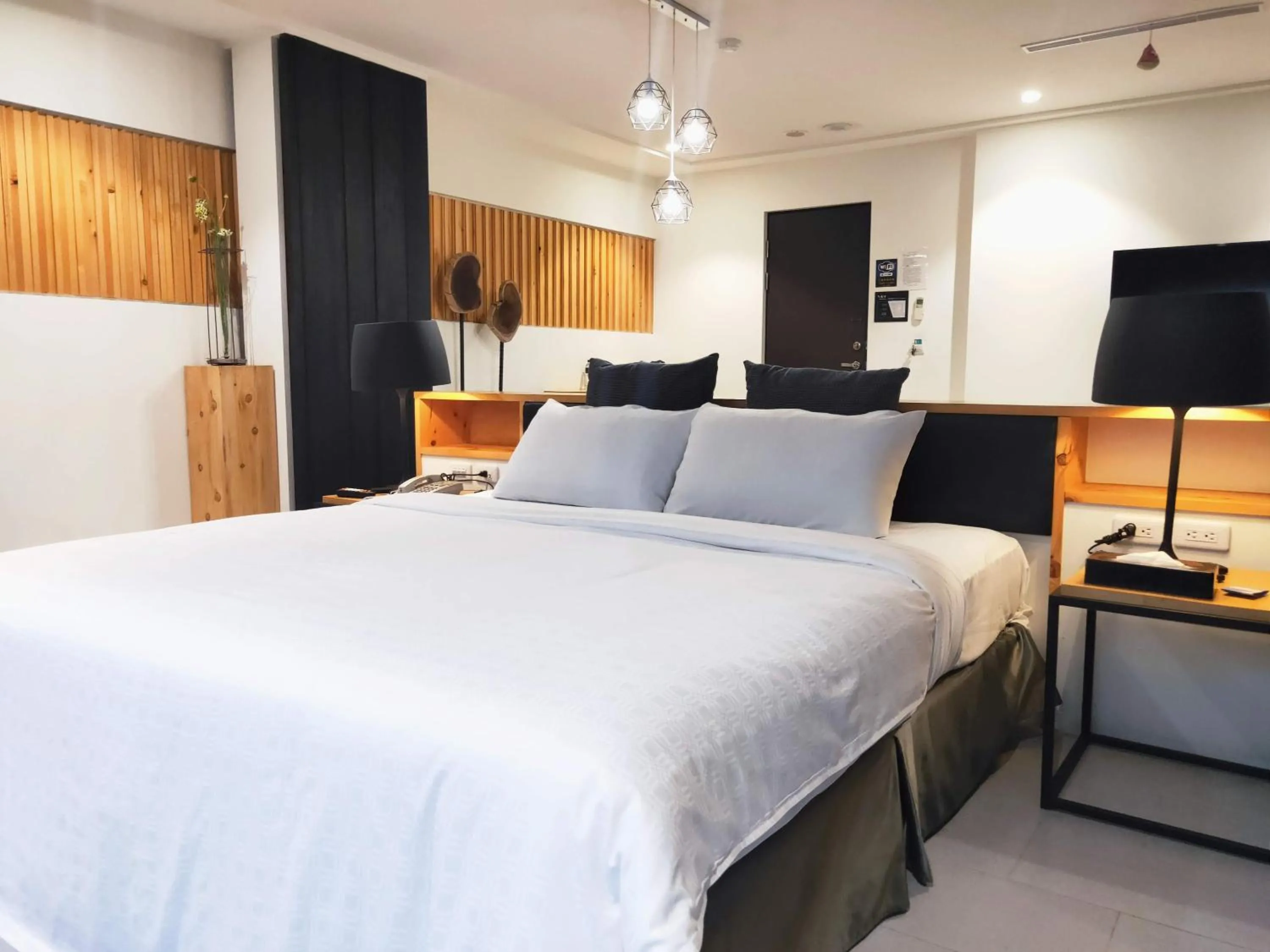 Bed in Roppongi Motel