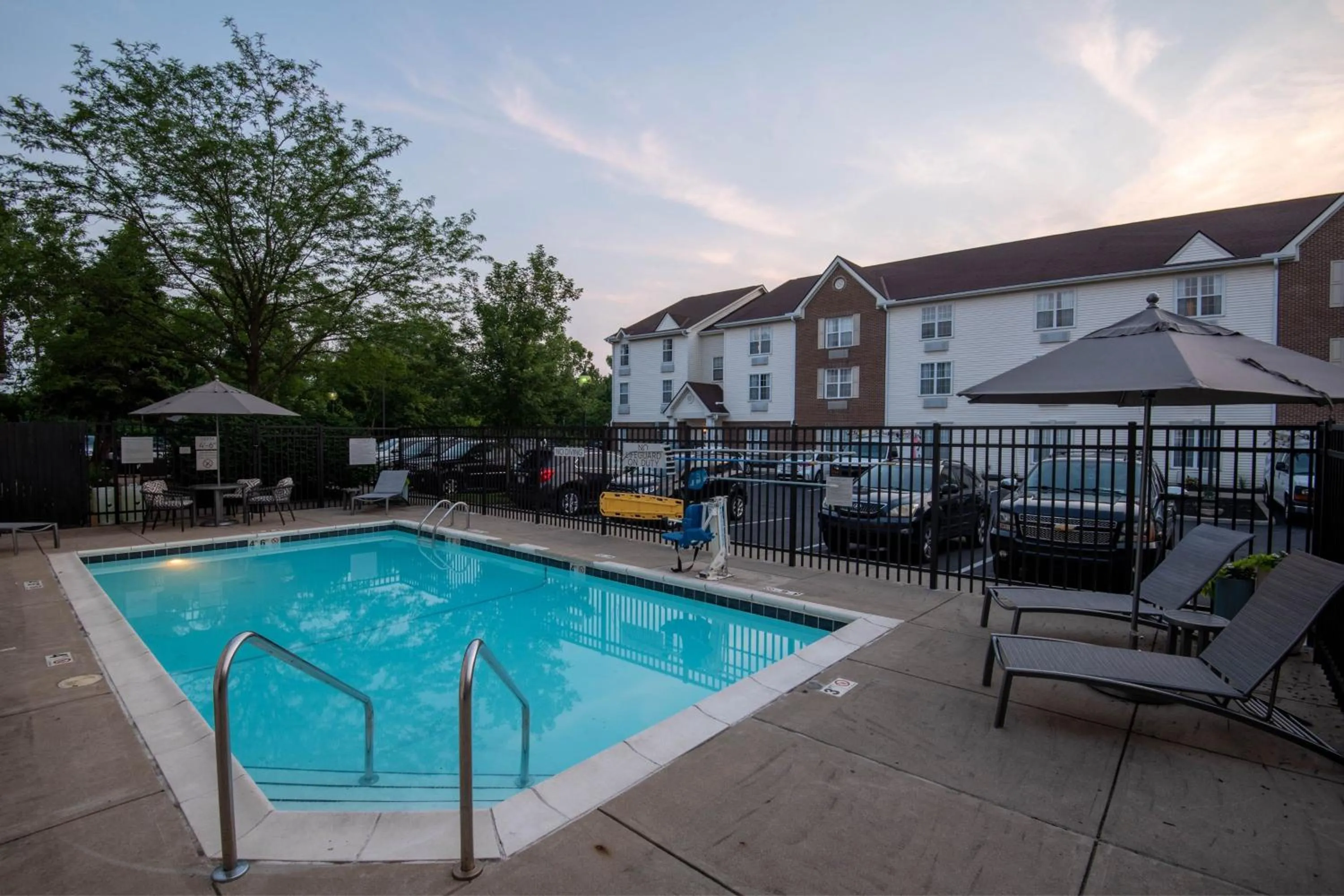 Swimming pool in TownePlace Suites Columbus Airport Gahanna