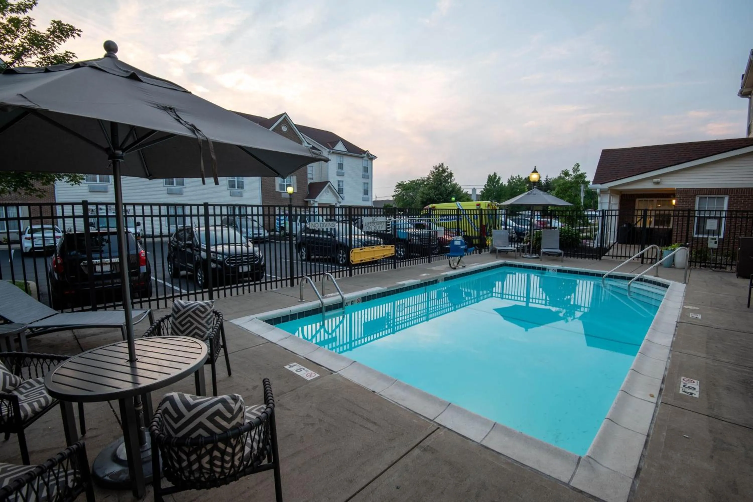 Swimming pool in TownePlace Suites Columbus Airport Gahanna