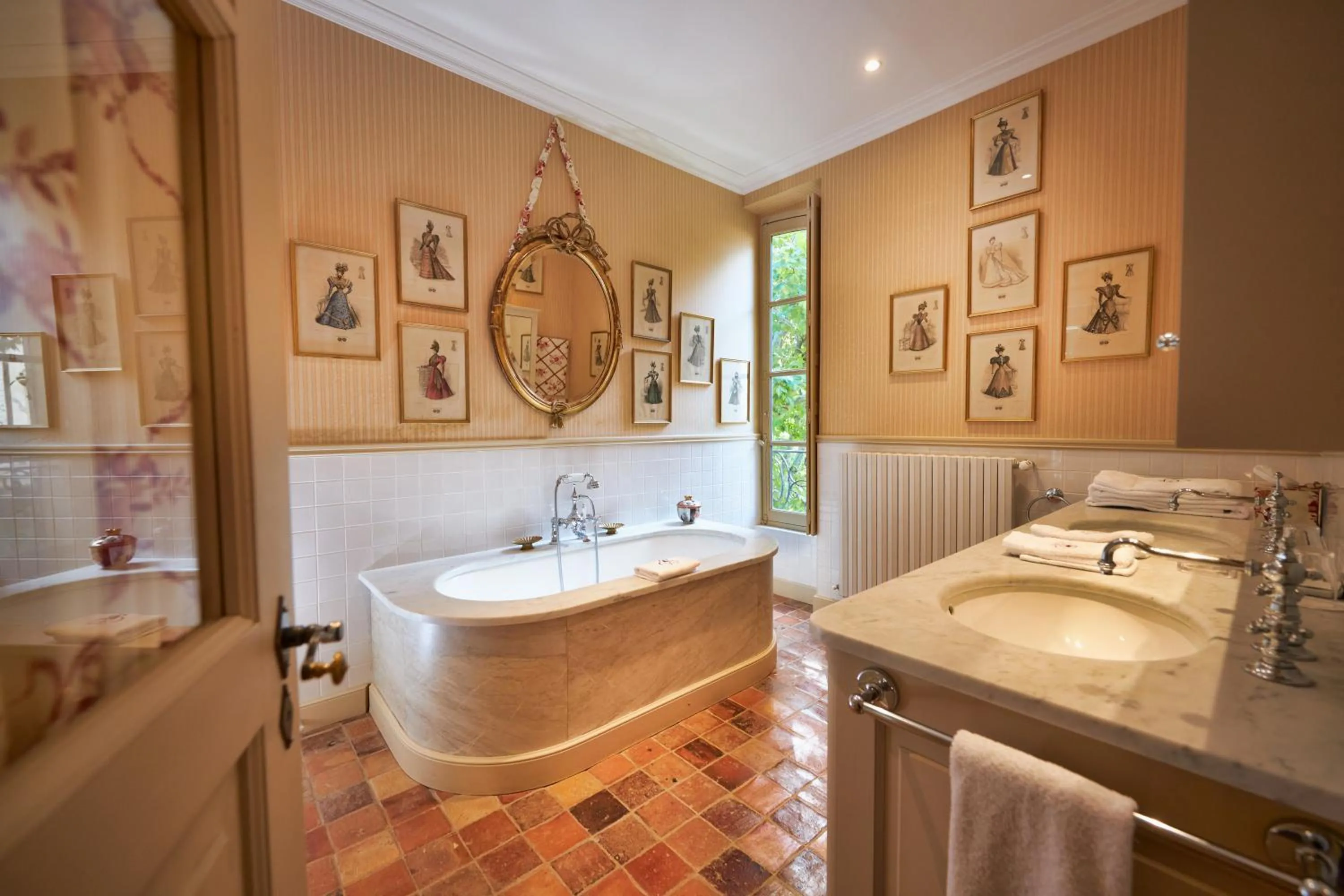 Bed in Chambre d'hôtes Château Gigognan