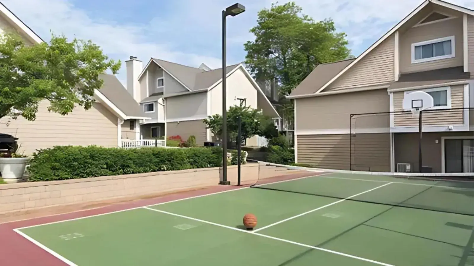 Tennis court in Sonesta ES Suites Cincinnati - Sharonville West Tennis court in Sonesta ES Suites Cincinnati - Sharonville West