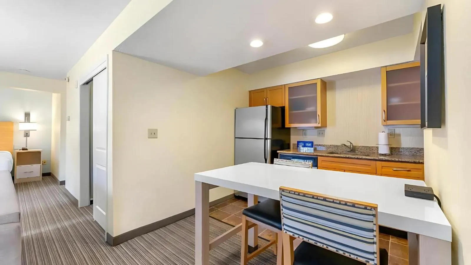 Kitchen or kitchenette in Sonesta ES Suites Cincinnati - Sharonville West