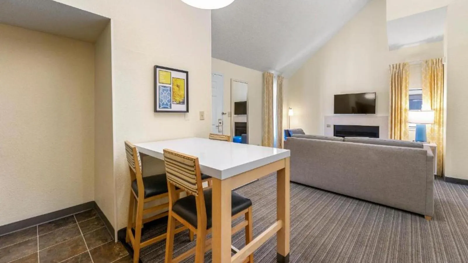 Living room in Sonesta ES Suites Cincinnati - Sharonville West