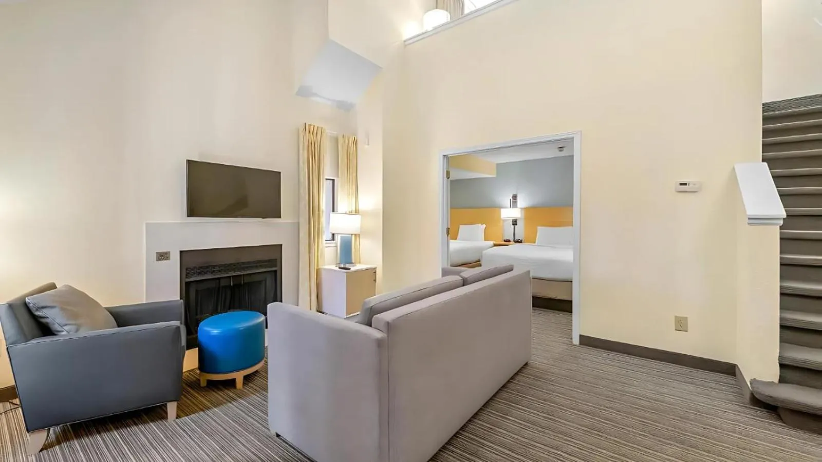 Property building, Bed in Sonesta ES Suites Cincinnati - Sharonville West