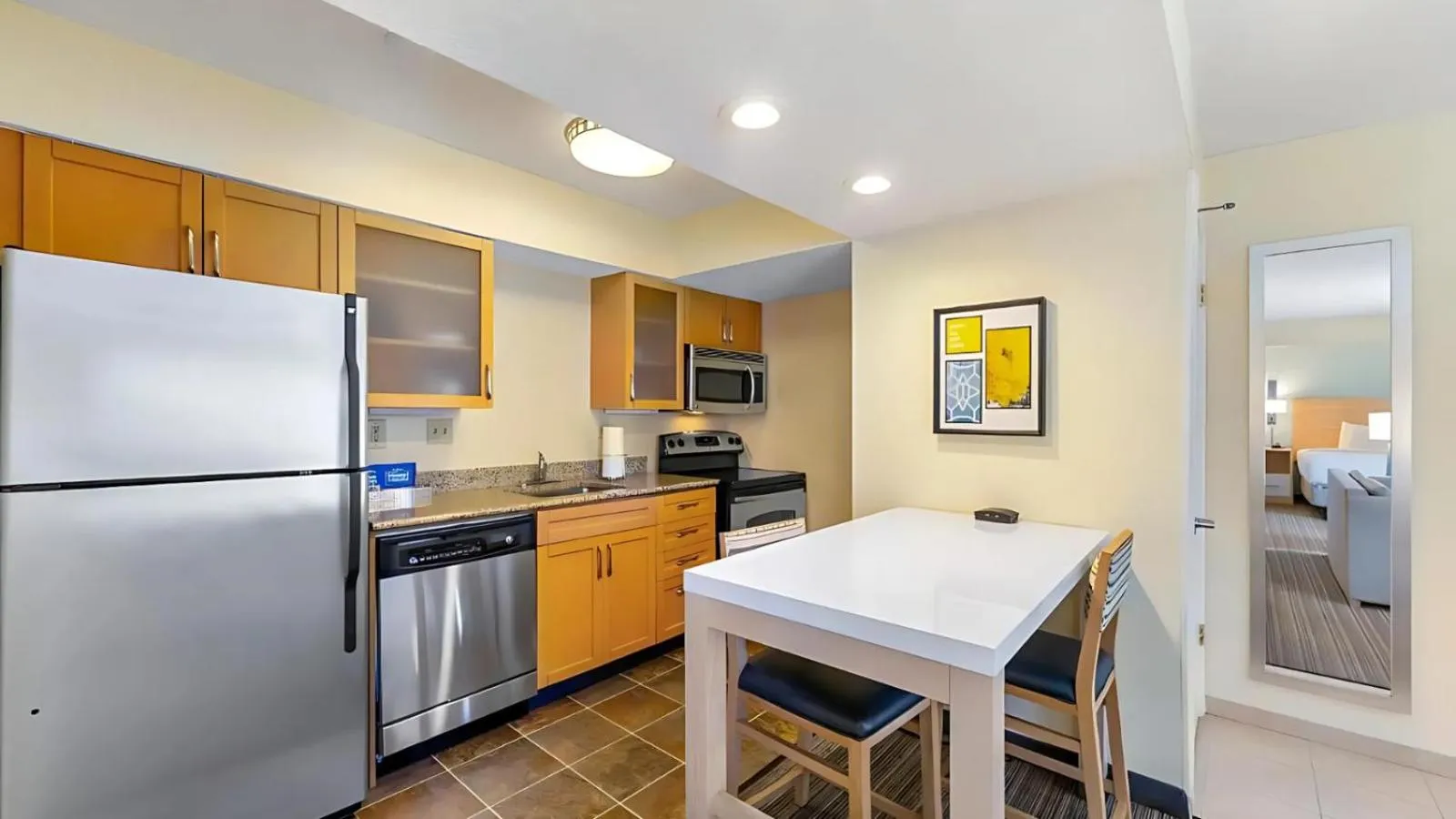 Kitchen or kitchenette in Sonesta ES Suites Cincinnati - Sharonville West