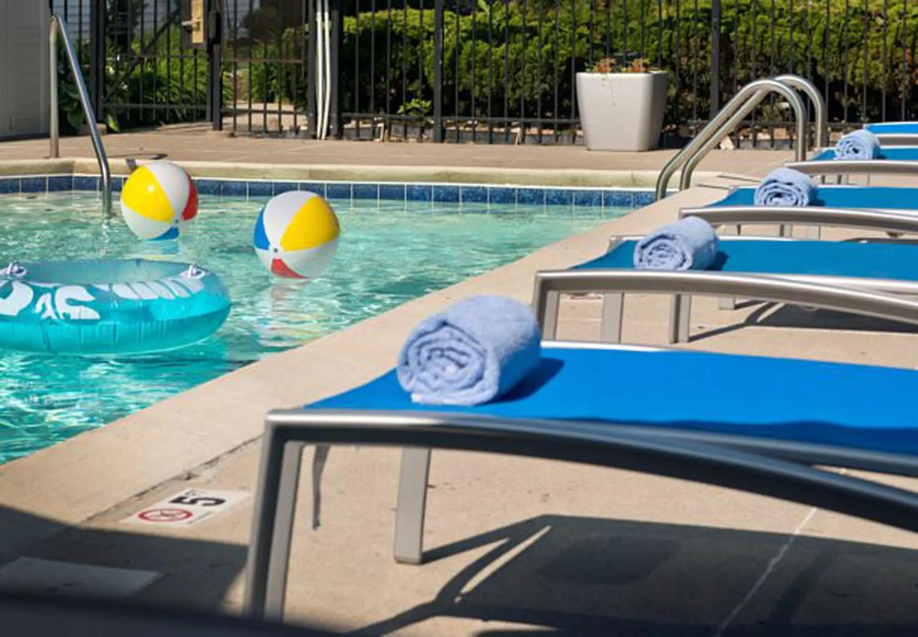 Swimming pool in Hawthorn Extended Stay by Wyndham Cincinnati NE Mason Swimming pool in Hawthorn Extended Stay by Wyndham Cincinnati NE Mason