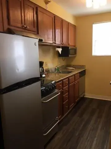 Two-Bedroom Suite with Two Queen Beds - Non-Smoking in Hawthorn Extended Stay by Wyndham Cincinnati NE Mason Two-Bedroom Suite with Two Queen Beds - Non-Smoking in Hawthorn Extended Stay by Wyndham Cincinnati NE Mason