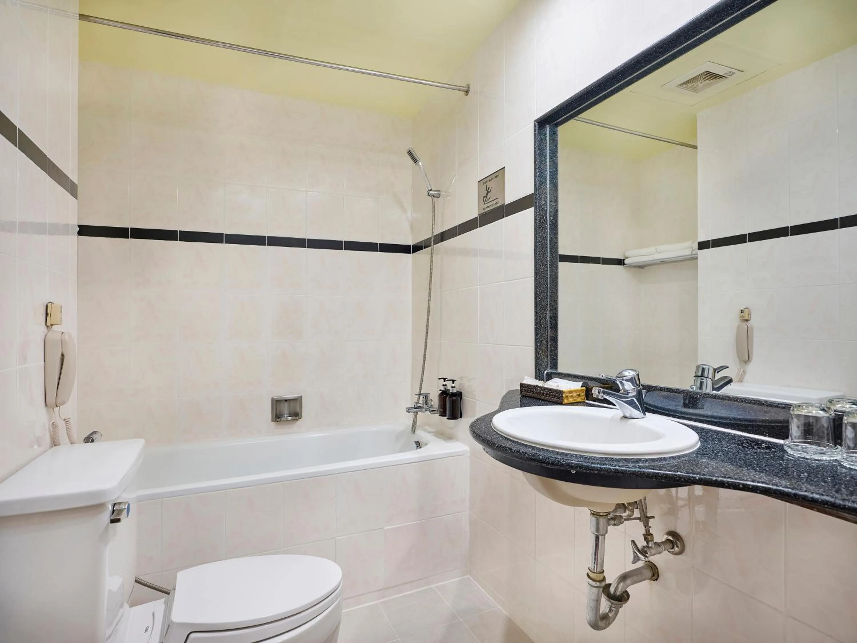 Shower in Bong Sen Hotel Saigon