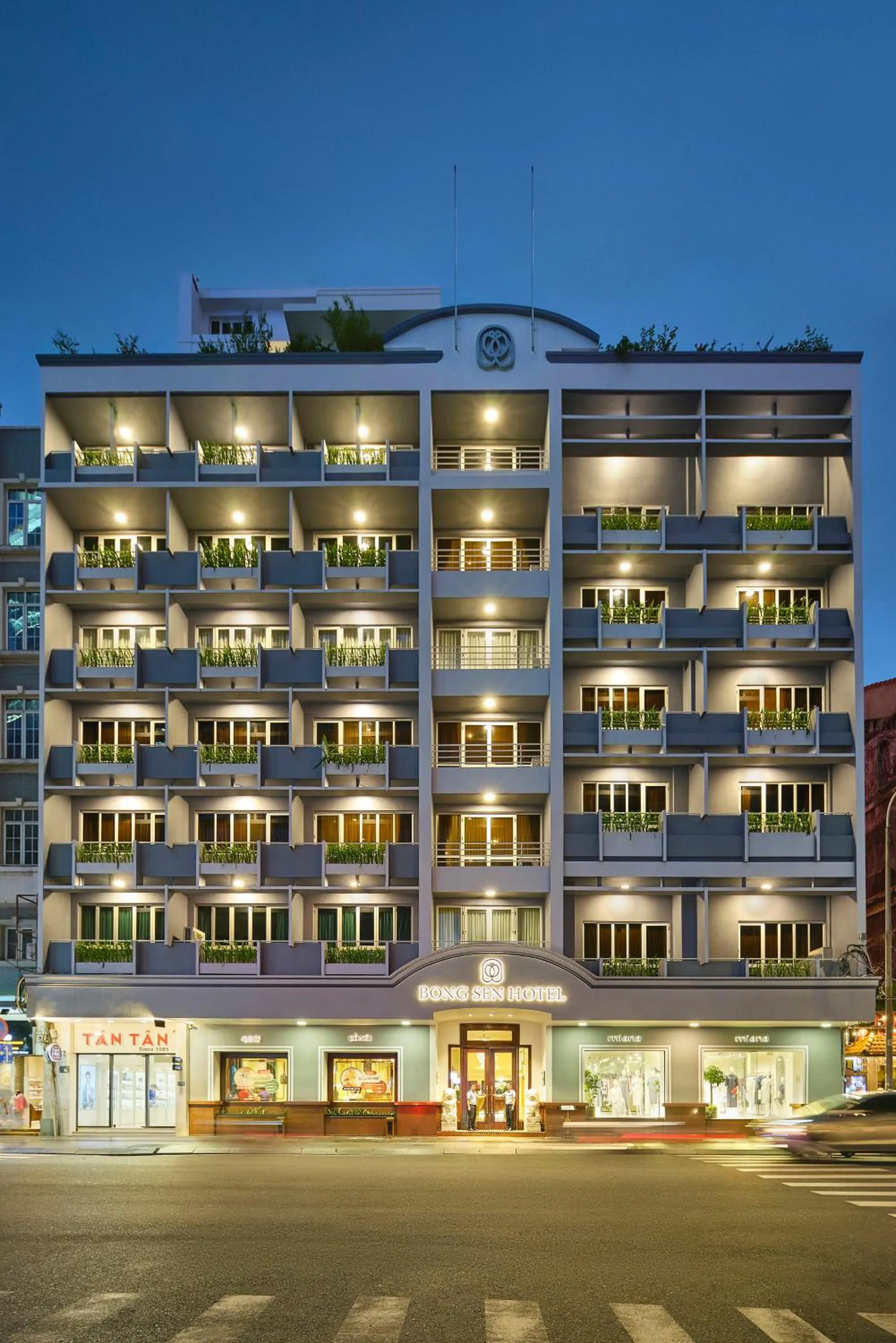 Night in Bong Sen Hotel Saigon