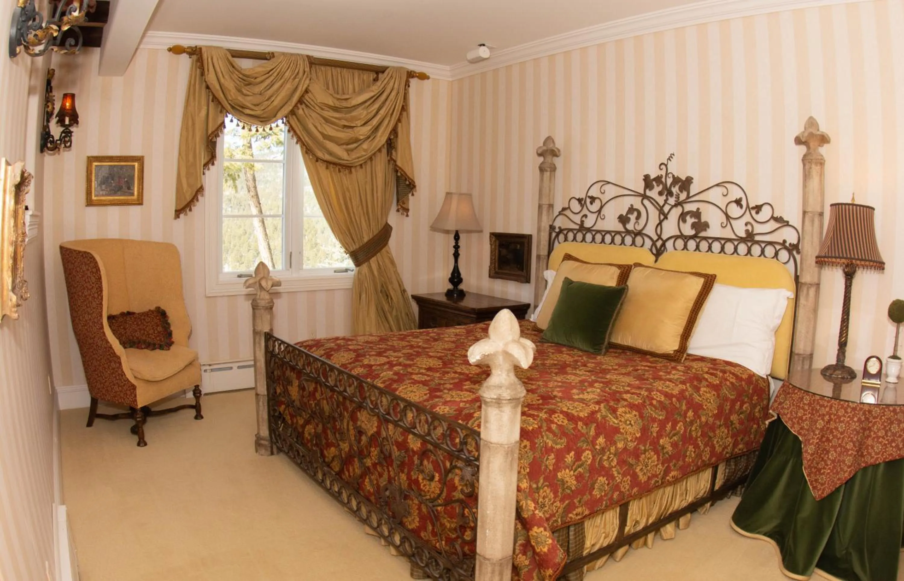 Bed in The Guest House at Keyah Grande