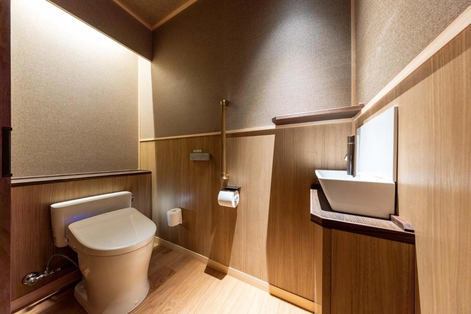 Toilet in Kyoto Ryokan SAKANOUE