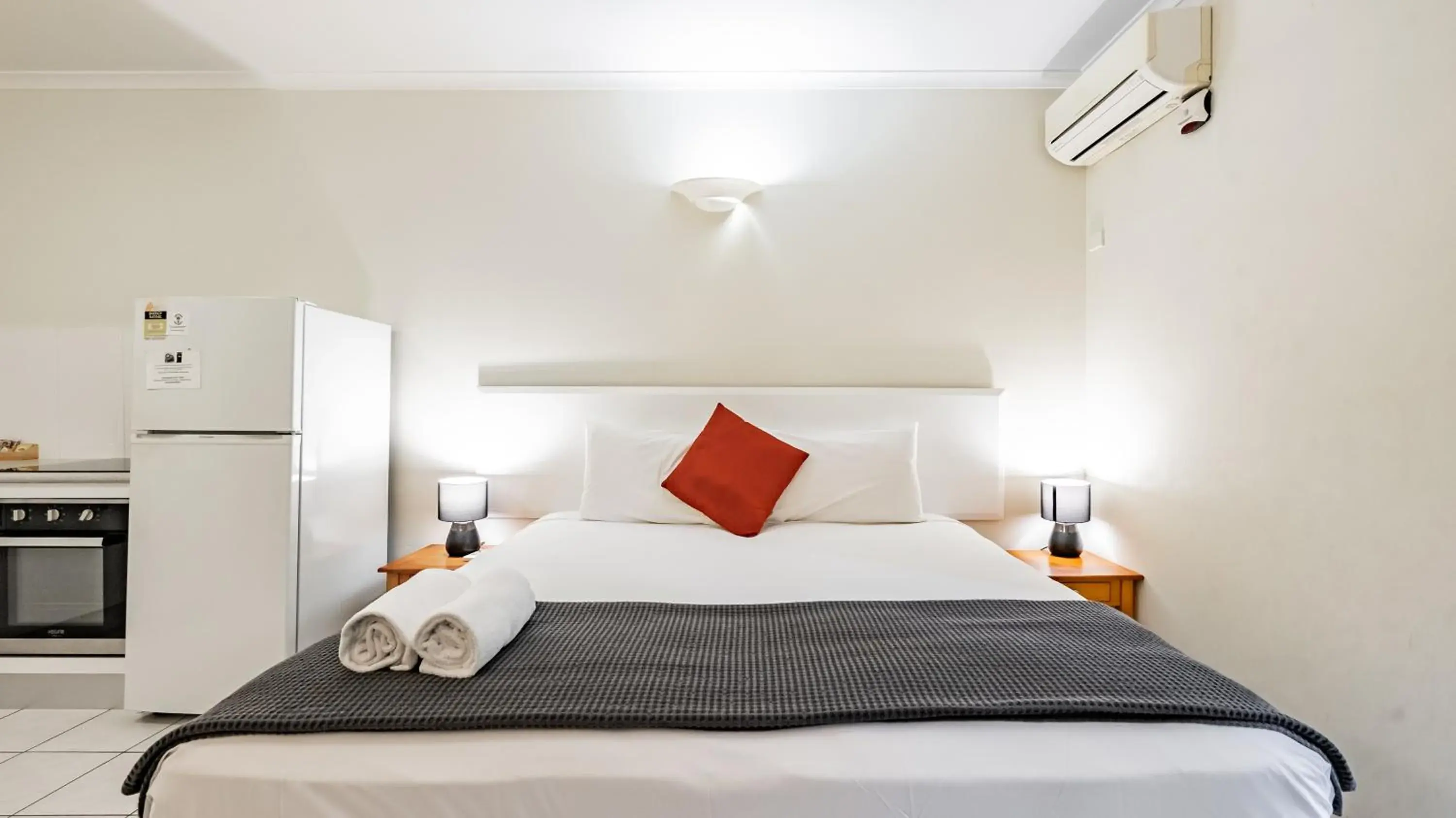 Bed in Trinity Beach Pacific Bed in Trinity Beach Pacific