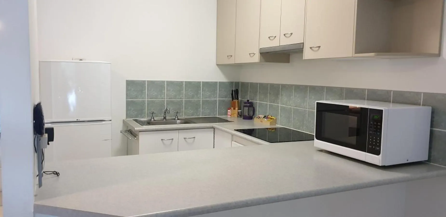 Kitchen or kitchenette in Trinity Beach Pacific