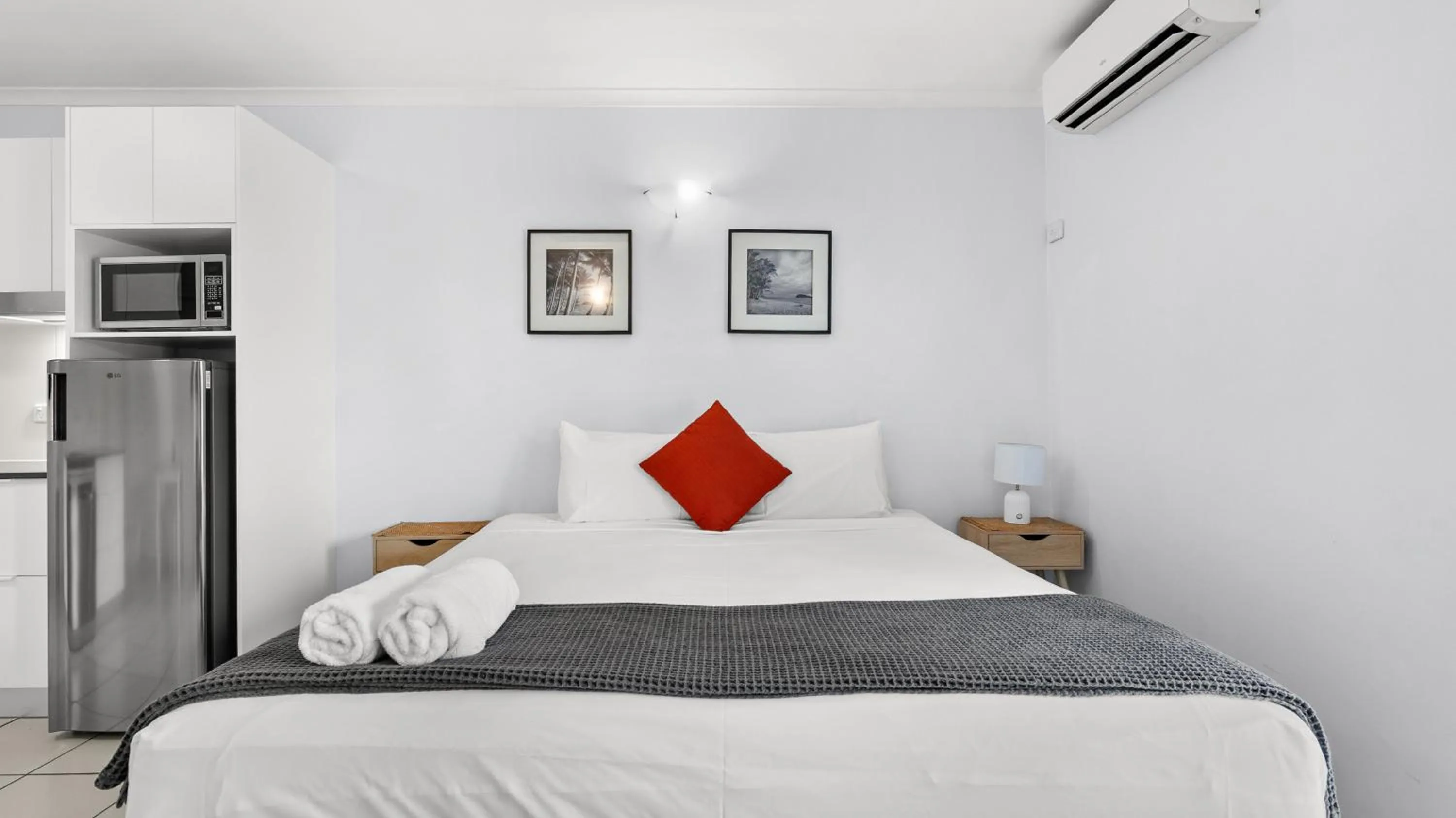 Bed in Trinity Beach Pacific