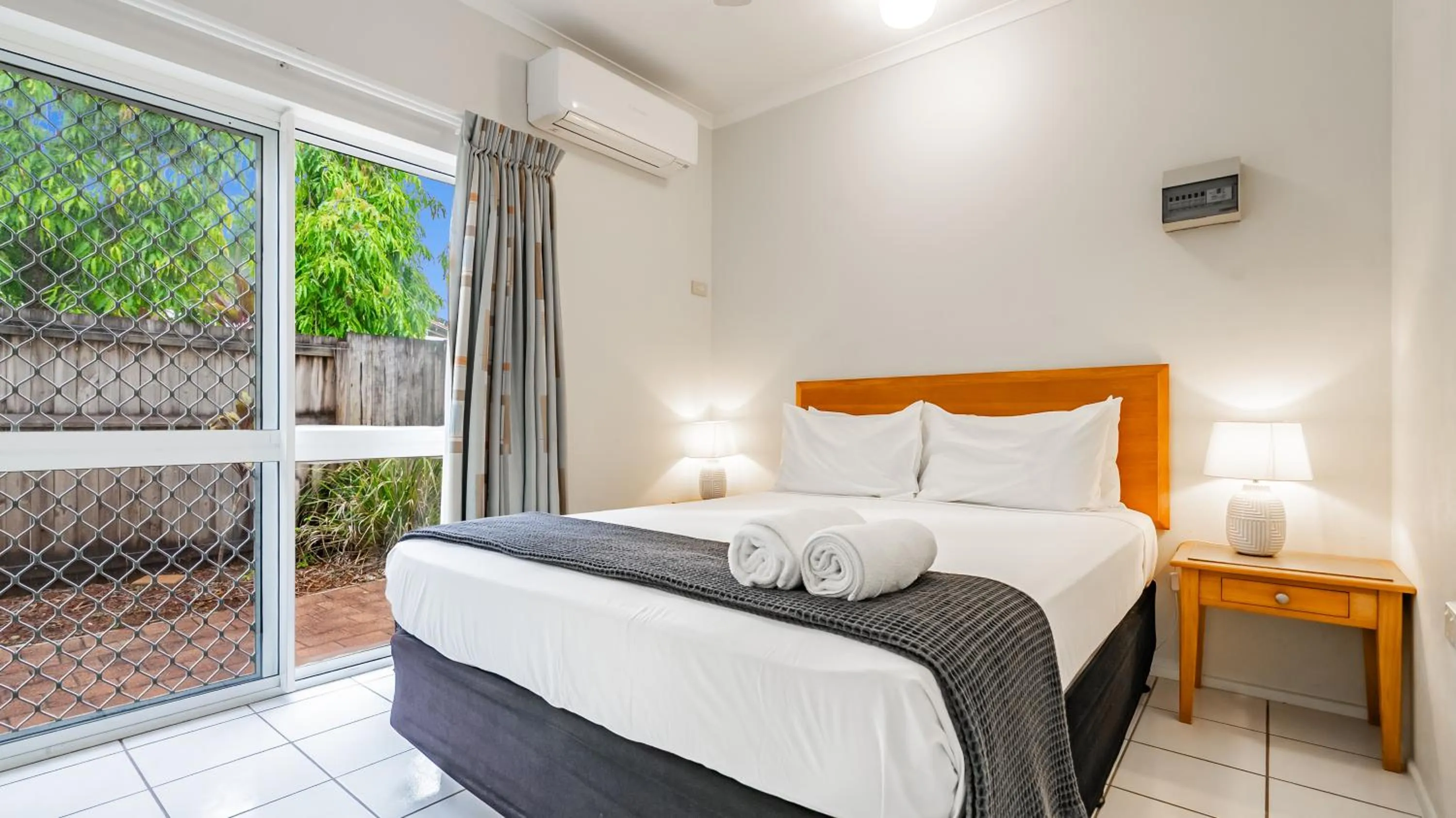 Bed in Trinity Beach Pacific