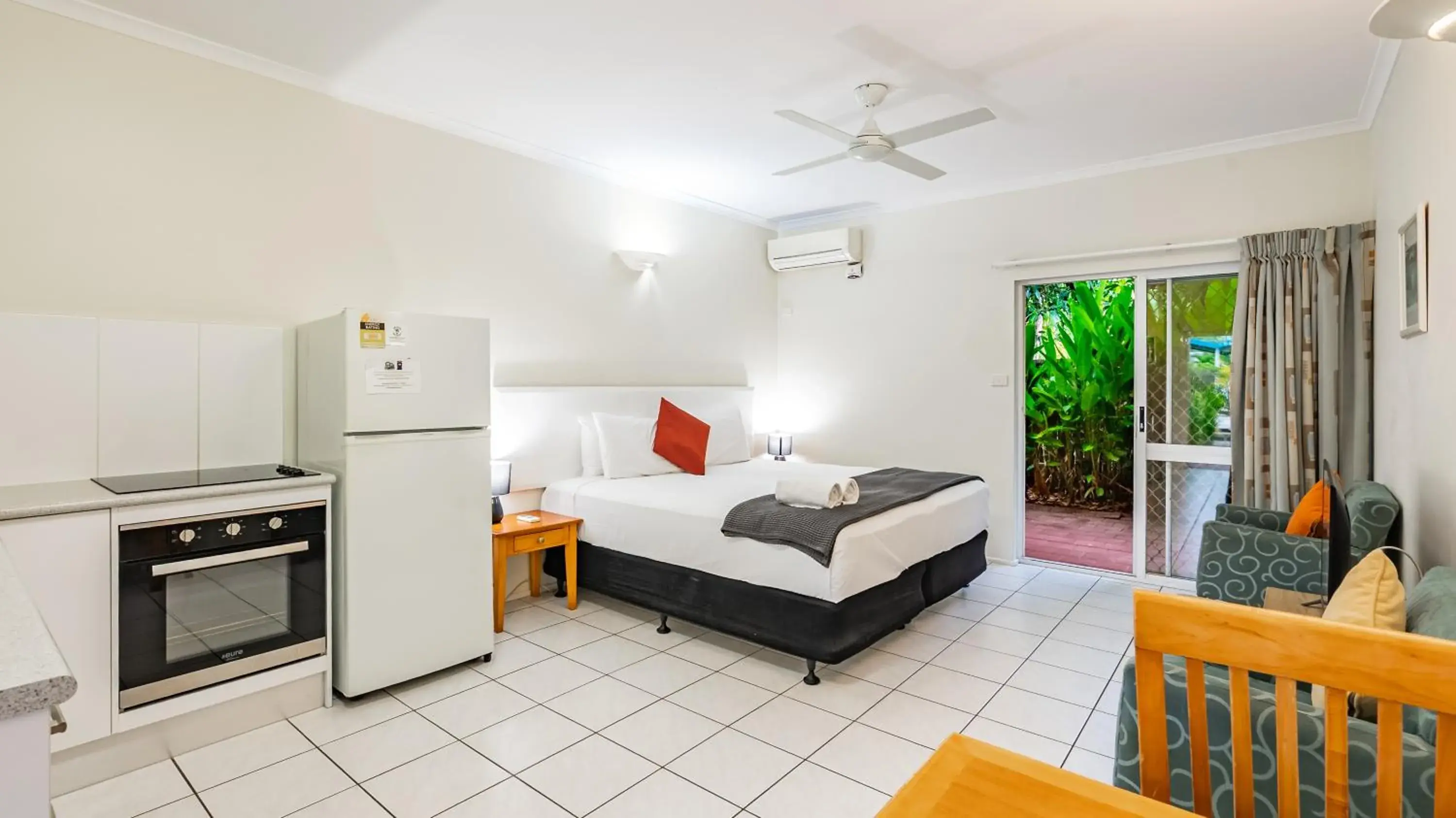 Bed in Trinity Beach Pacific Bed in Trinity Beach Pacific