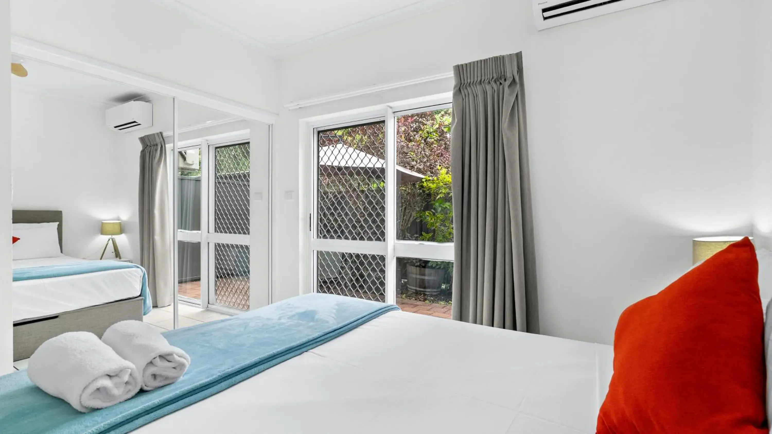 Bed in Trinity Beach Pacific Bed in Trinity Beach Pacific