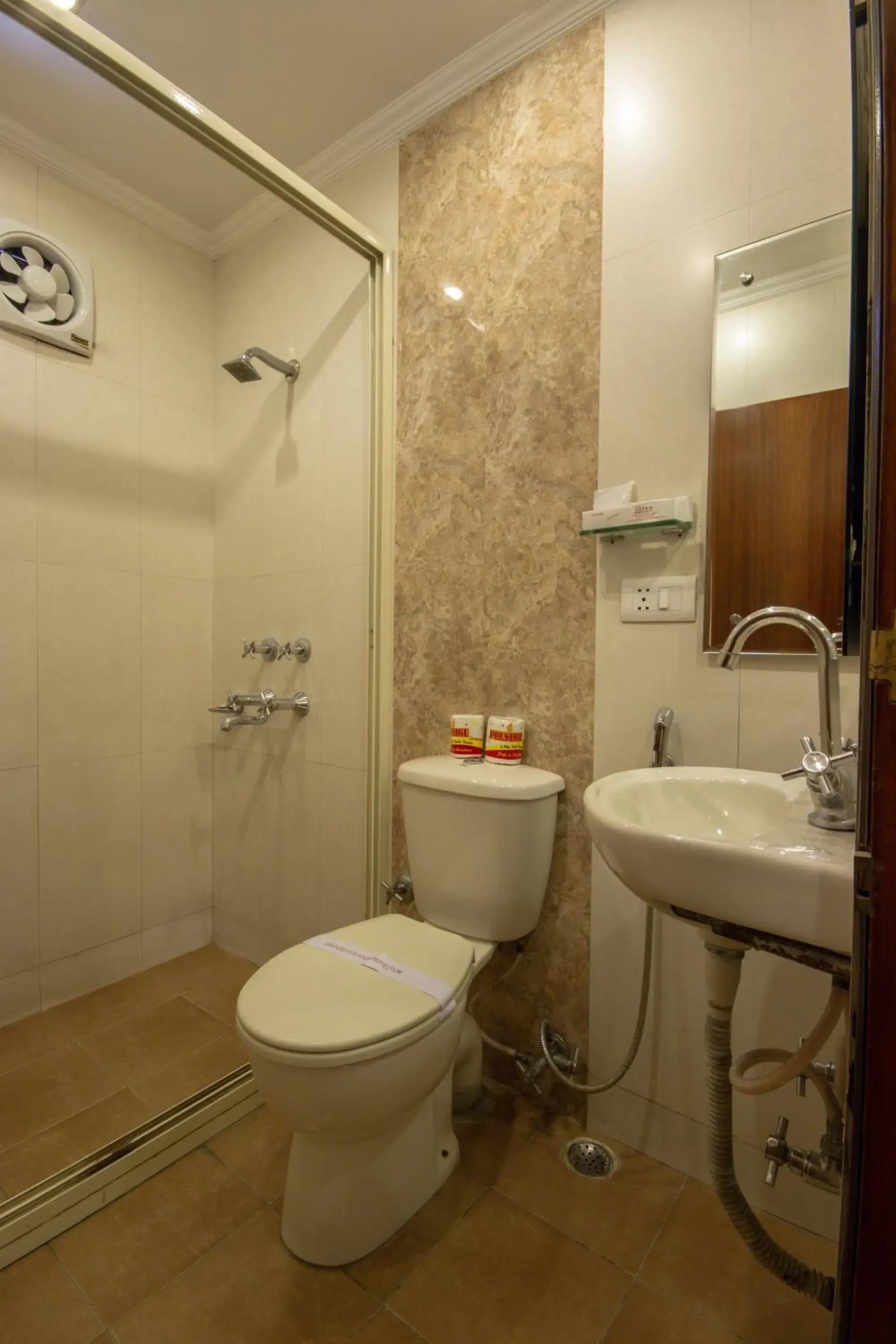Comfort Triple Room with Shower in Hotel Aster Inn New Delhi Comfort Triple Room with Shower in Hotel Aster Inn New Delhi