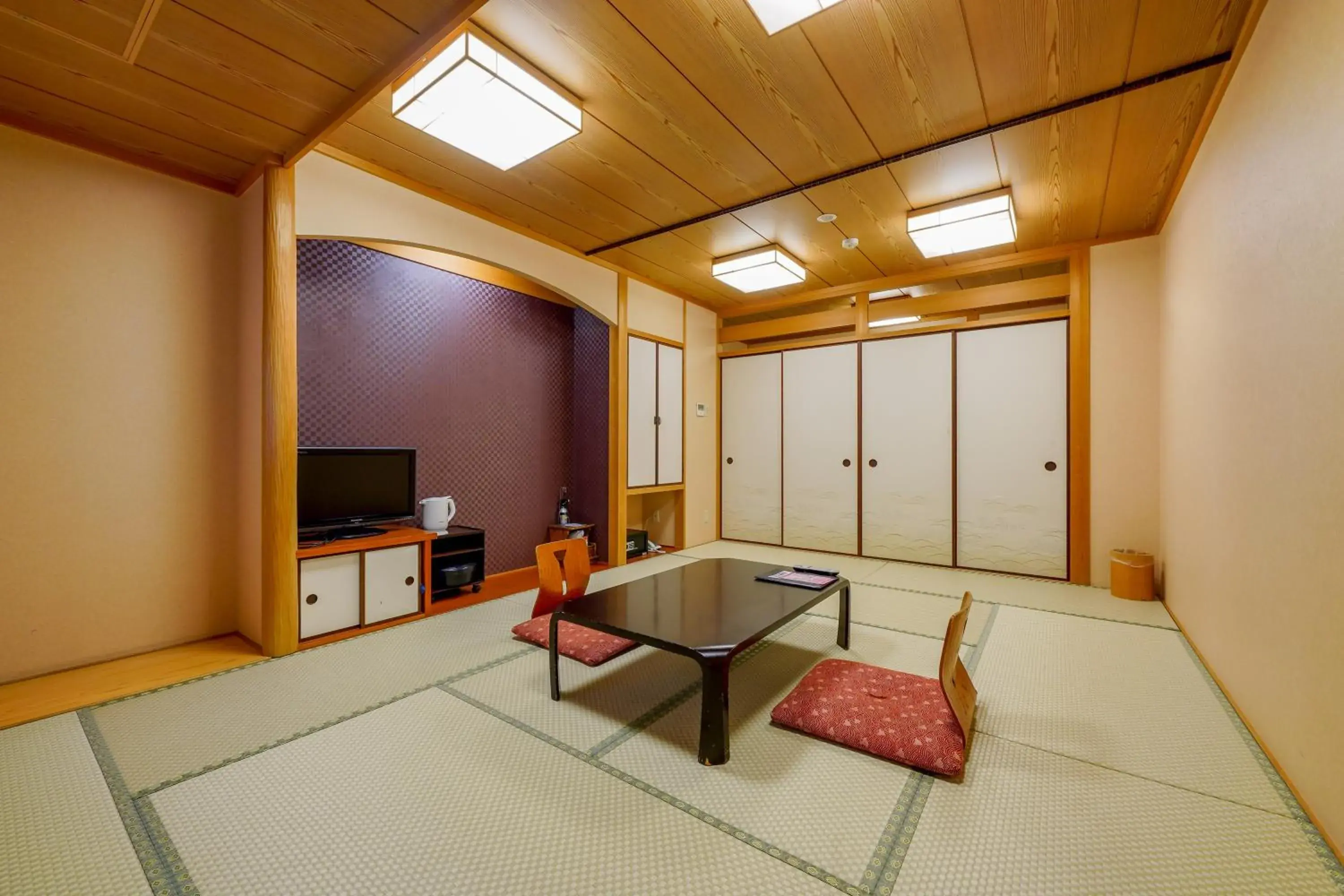 Photo of the whole room, Seating Area in Ryokan Sanoya Hotel