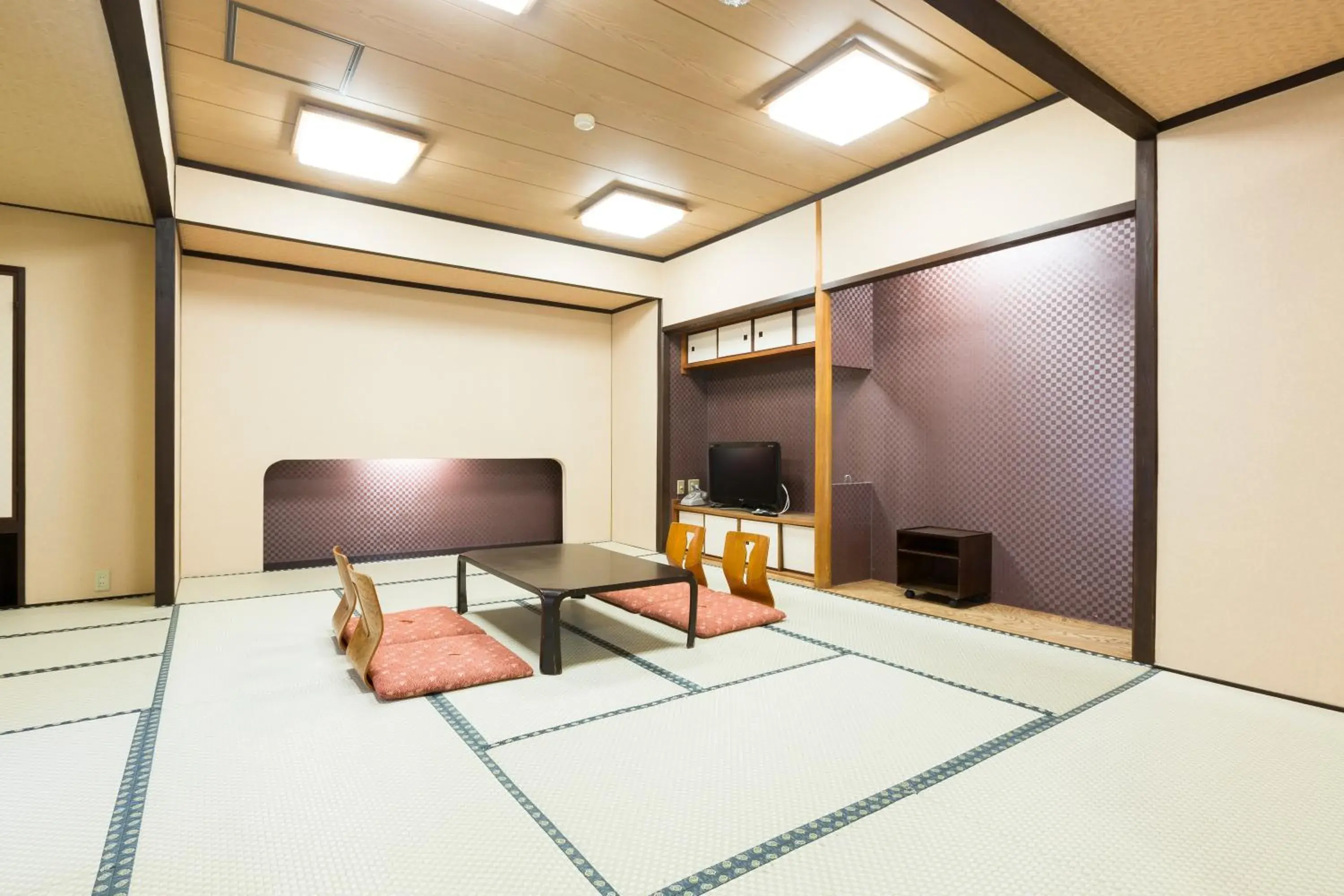 Photo of the whole room, TV/Entertainment Center in Ryokan Sanoya Hotel