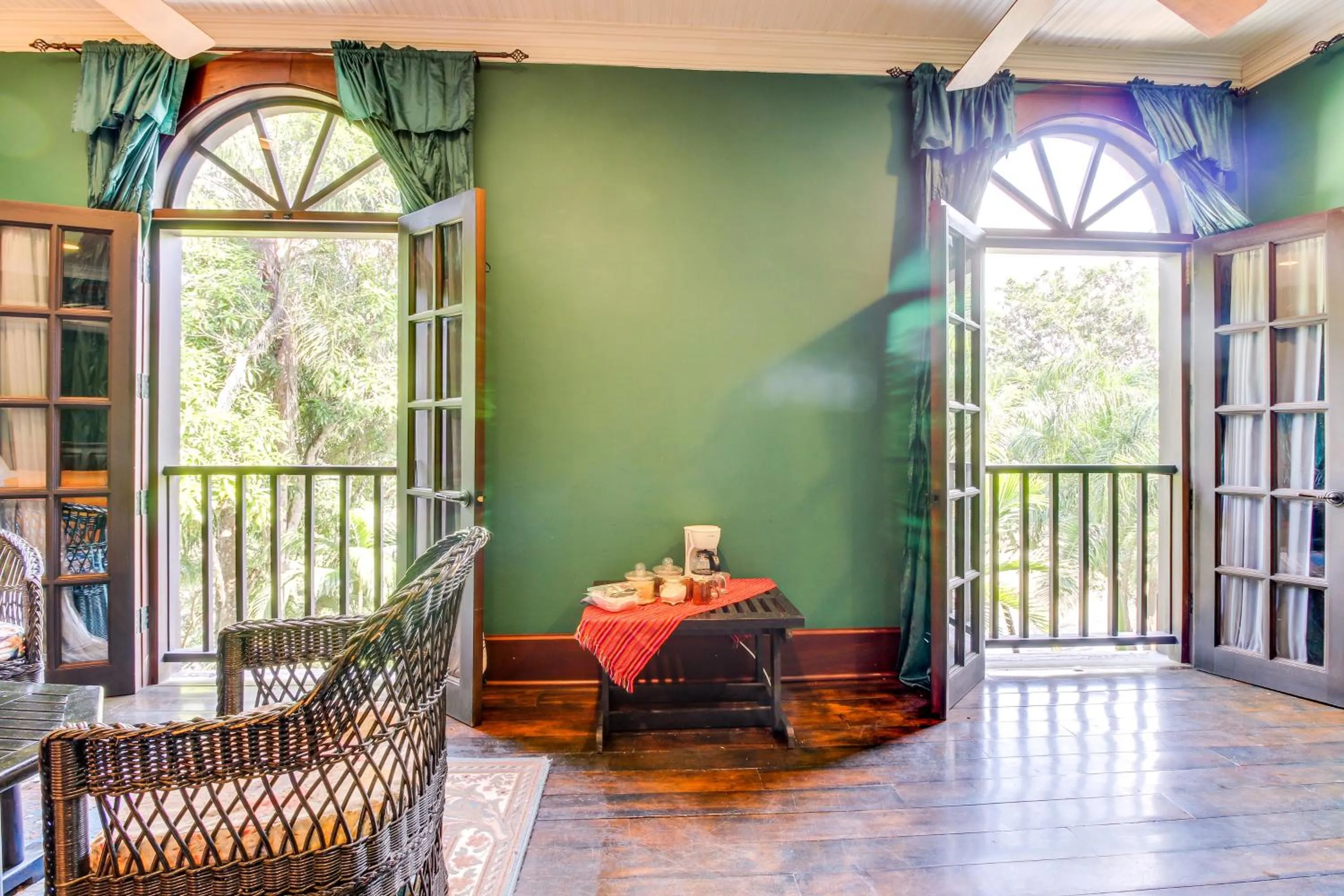 Colonial Suite @ Mahogany Hall