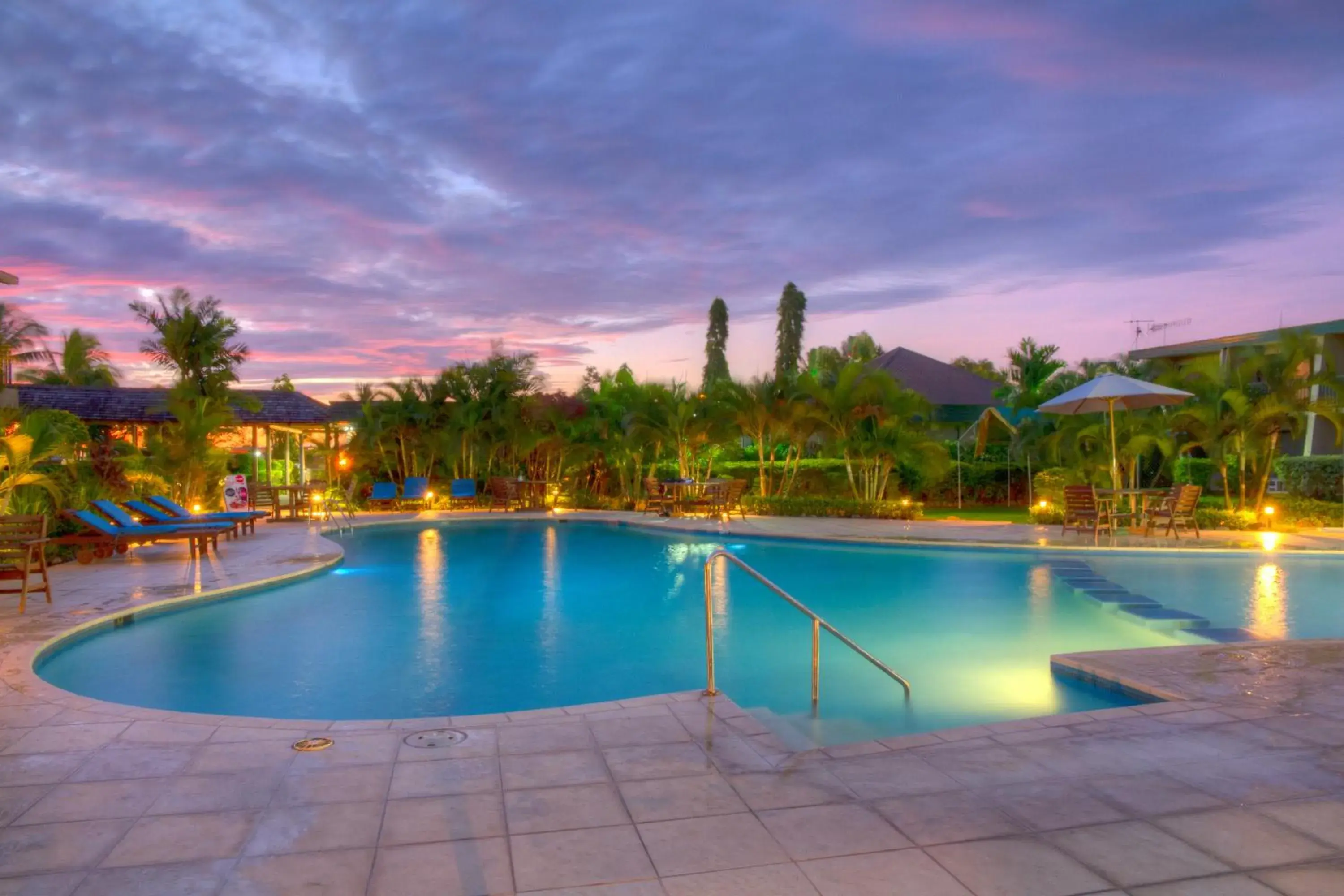 Swimming pool in Tanoa Waterfront Hotel Swimming pool in Tanoa Waterfront Hotel