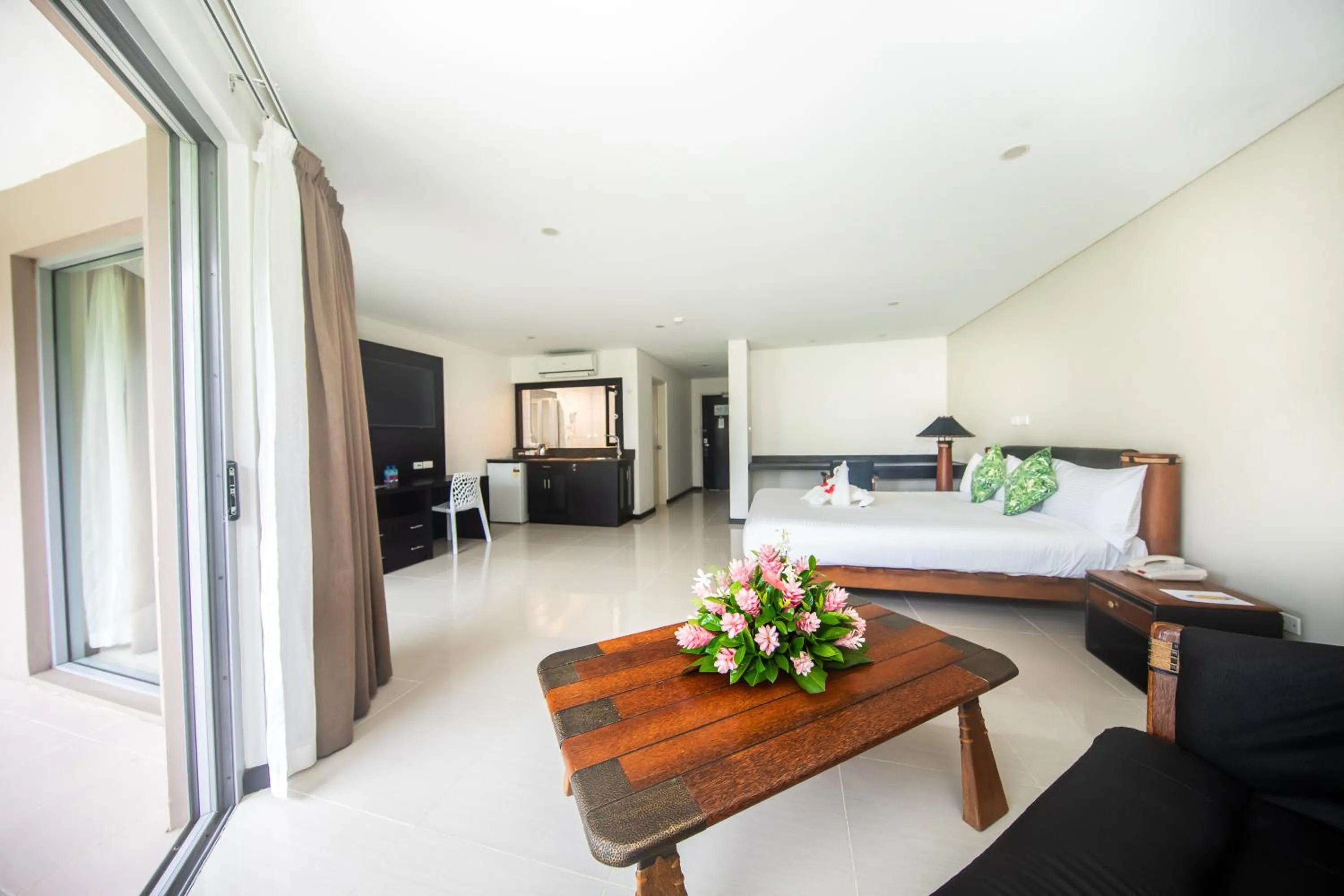 Guests, Bed in Tanoa Waterfront Hotel