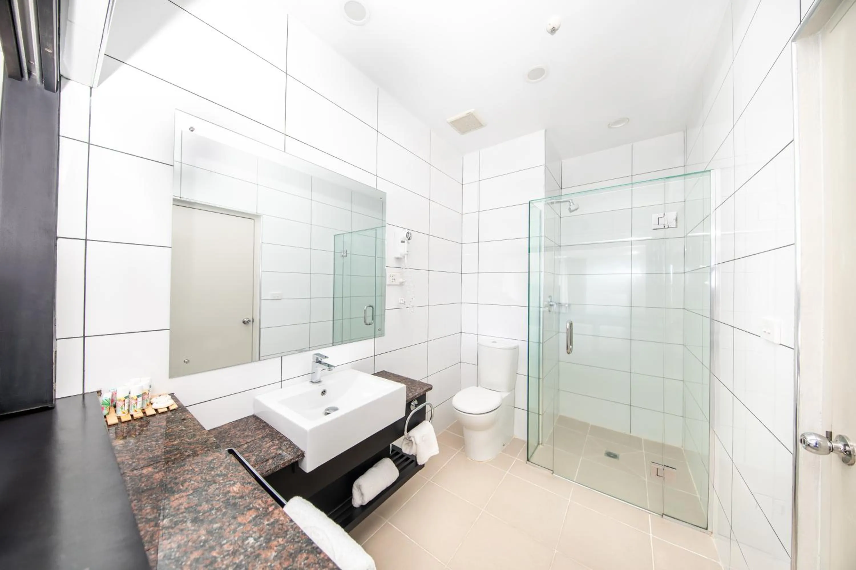 Guests, Bed in Tanoa Waterfront Hotel