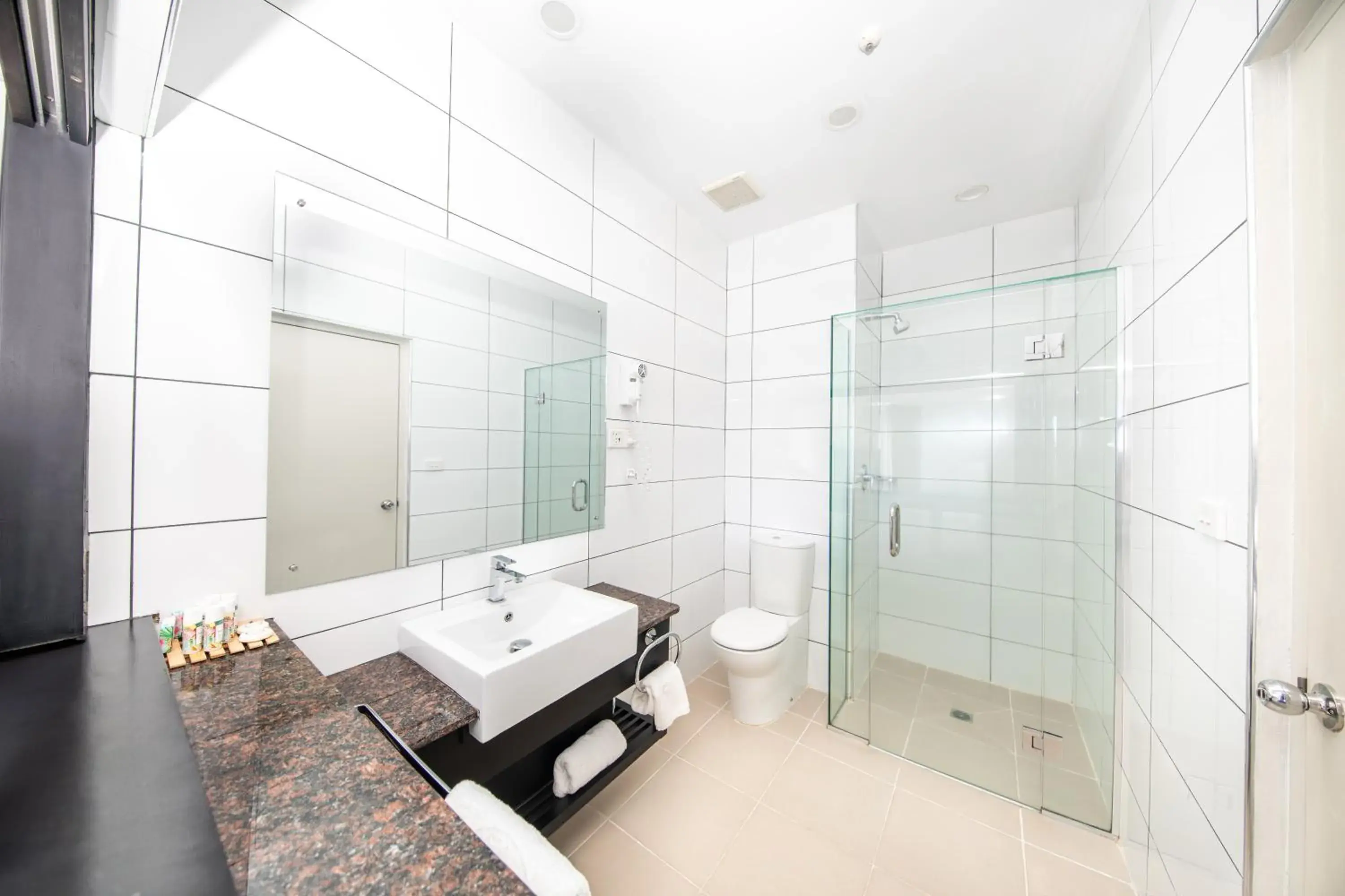 Guests, Bed in Tanoa Waterfront Hotel Guests, Bed in Tanoa Waterfront Hotel