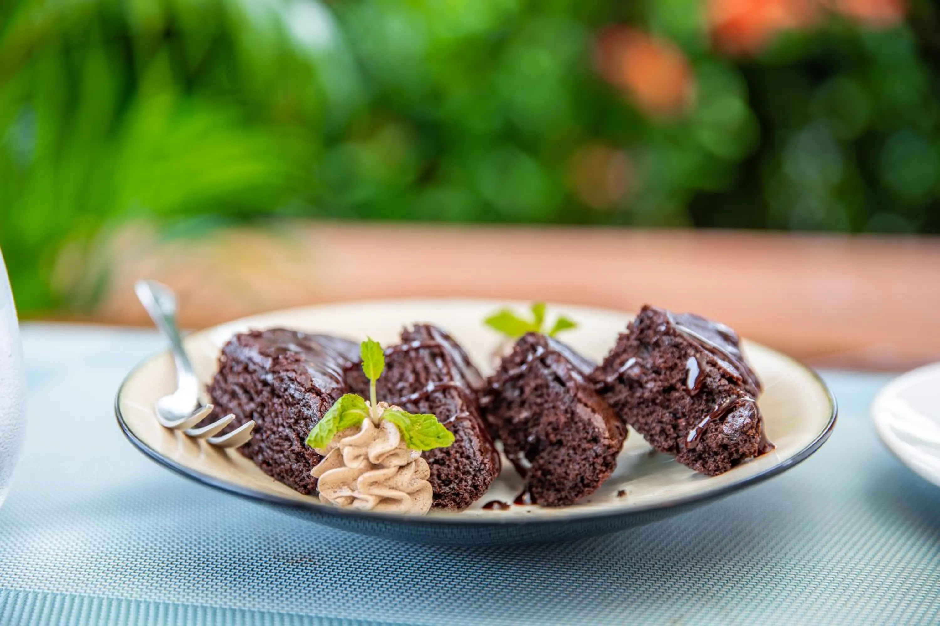 Restaurant/places to eat in Tanoa Waterfront Hotel