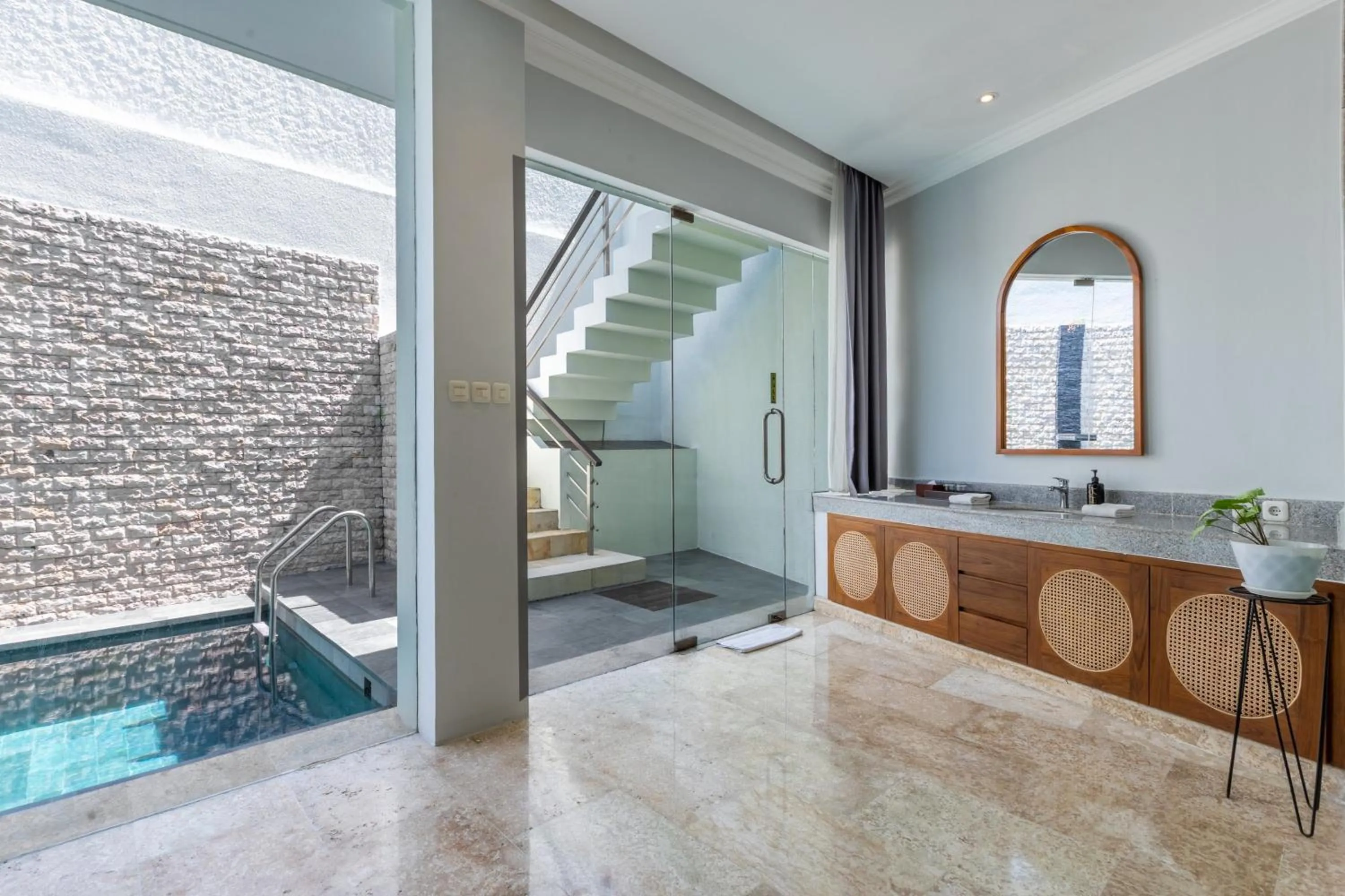 Swimming pool in Nunamkhalu Private Villa and Spa