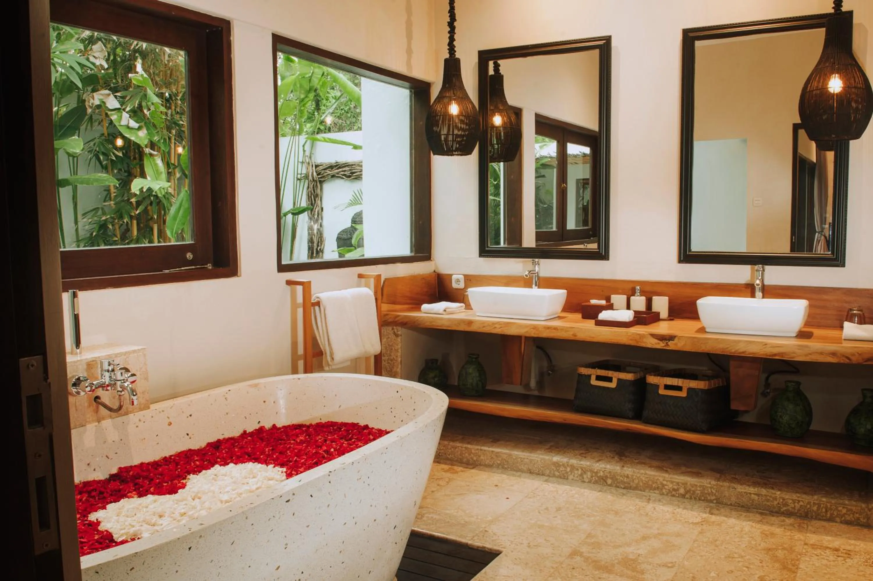 Bathroom in Nunamkhalu Private Villa and Spa