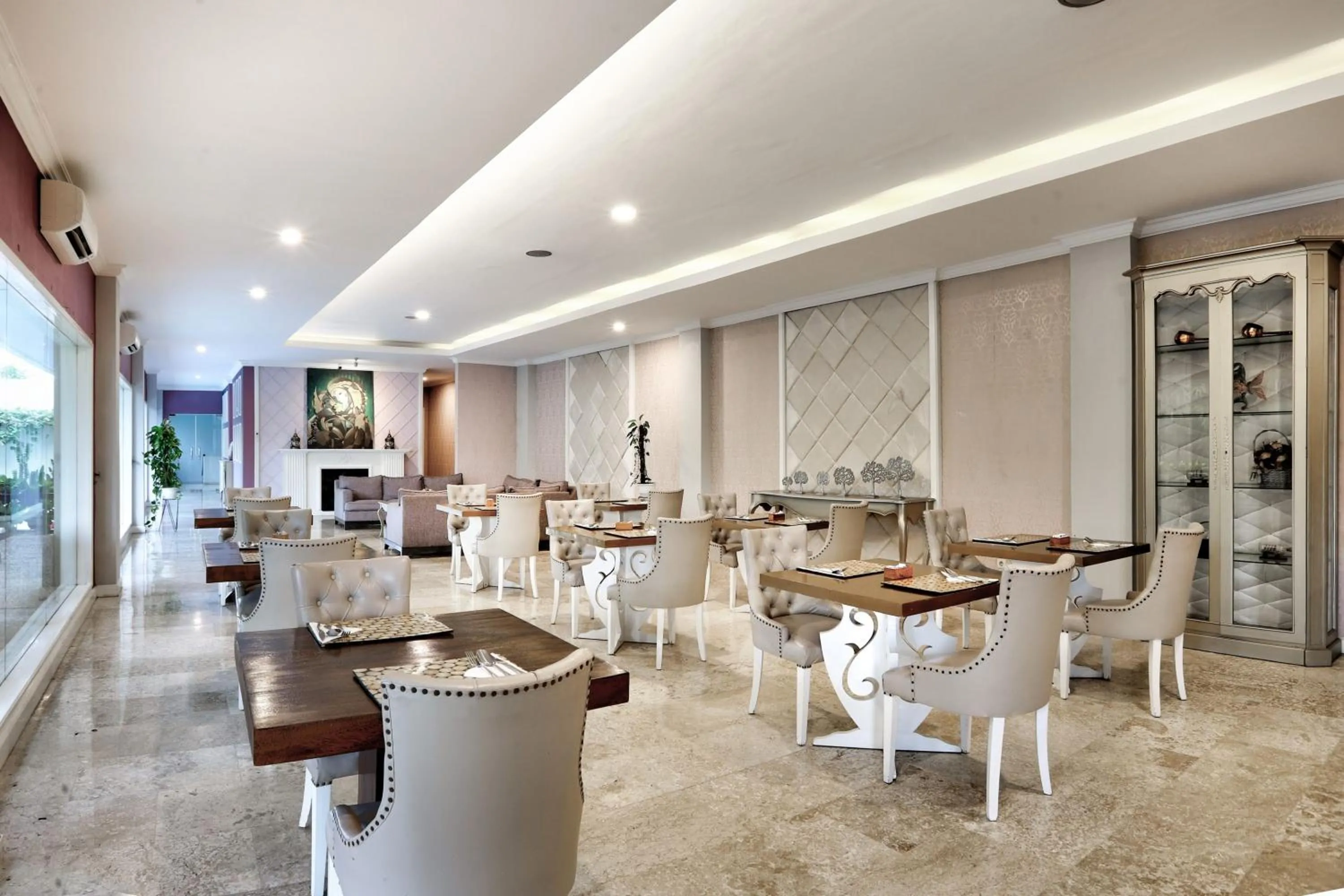 Restaurant/places to eat in Nunamkhalu Private Villa and Spa