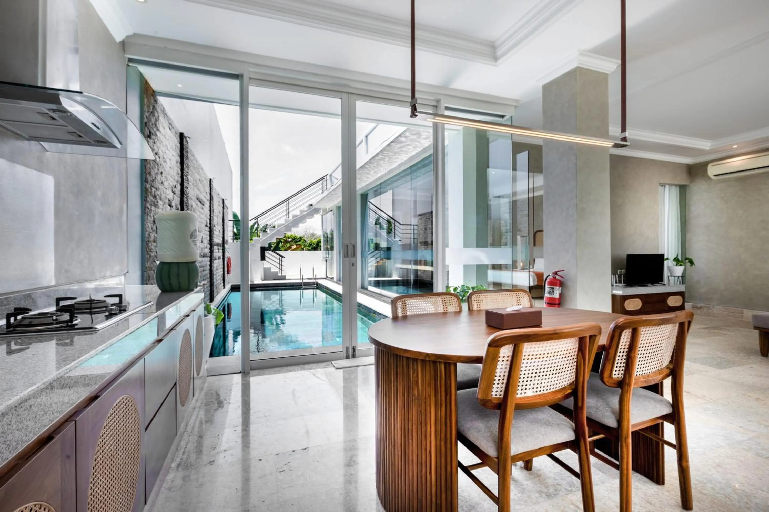 Kitchen or kitchenette in Nunamkhalu Private Villa and Spa