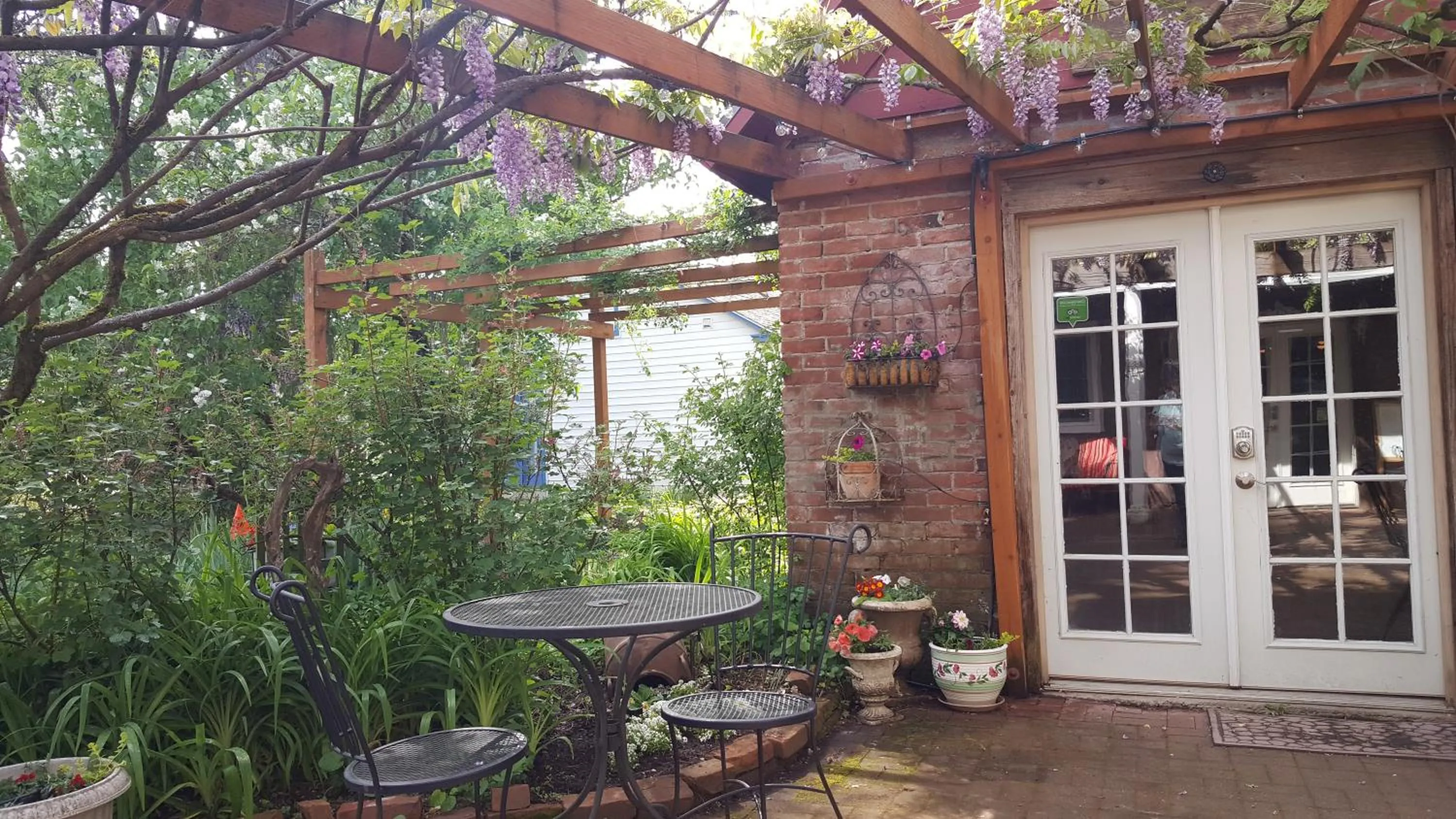 Patio in RubyJune Inn